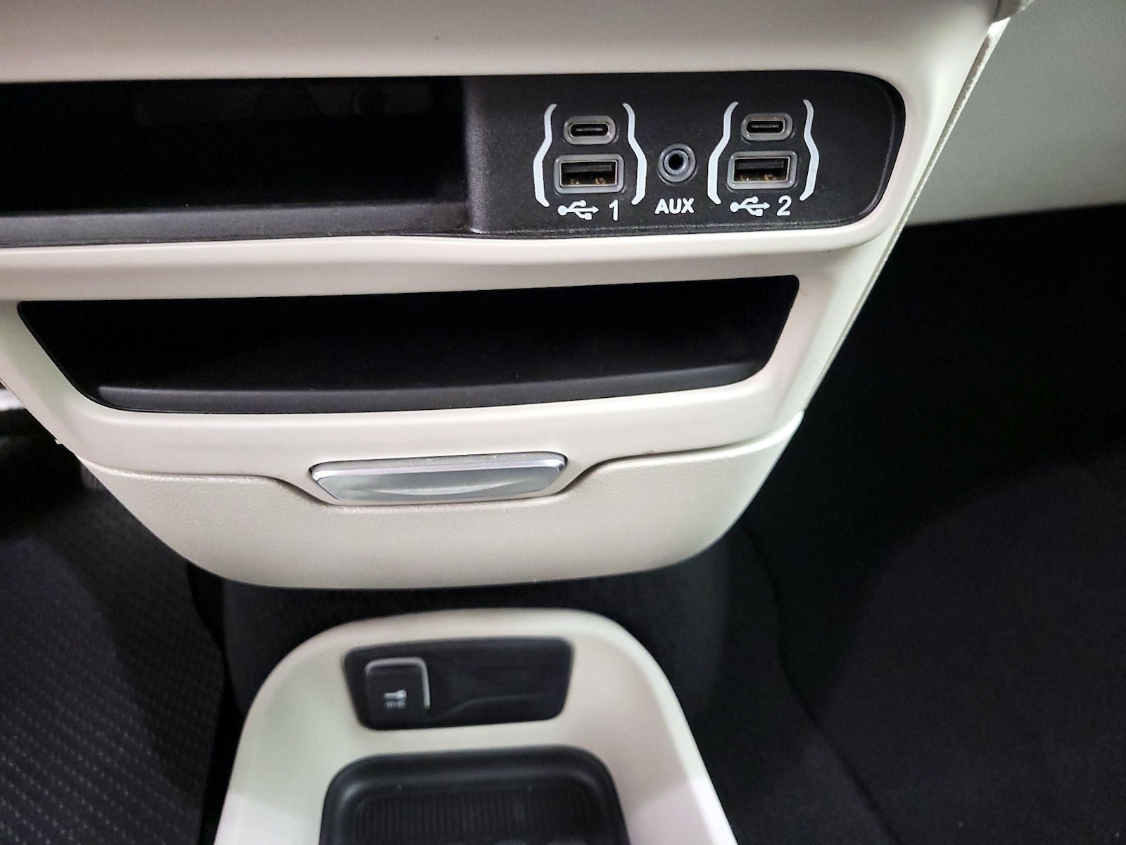 2024 Chrysler Pacifica PHEV Select - Photo 20