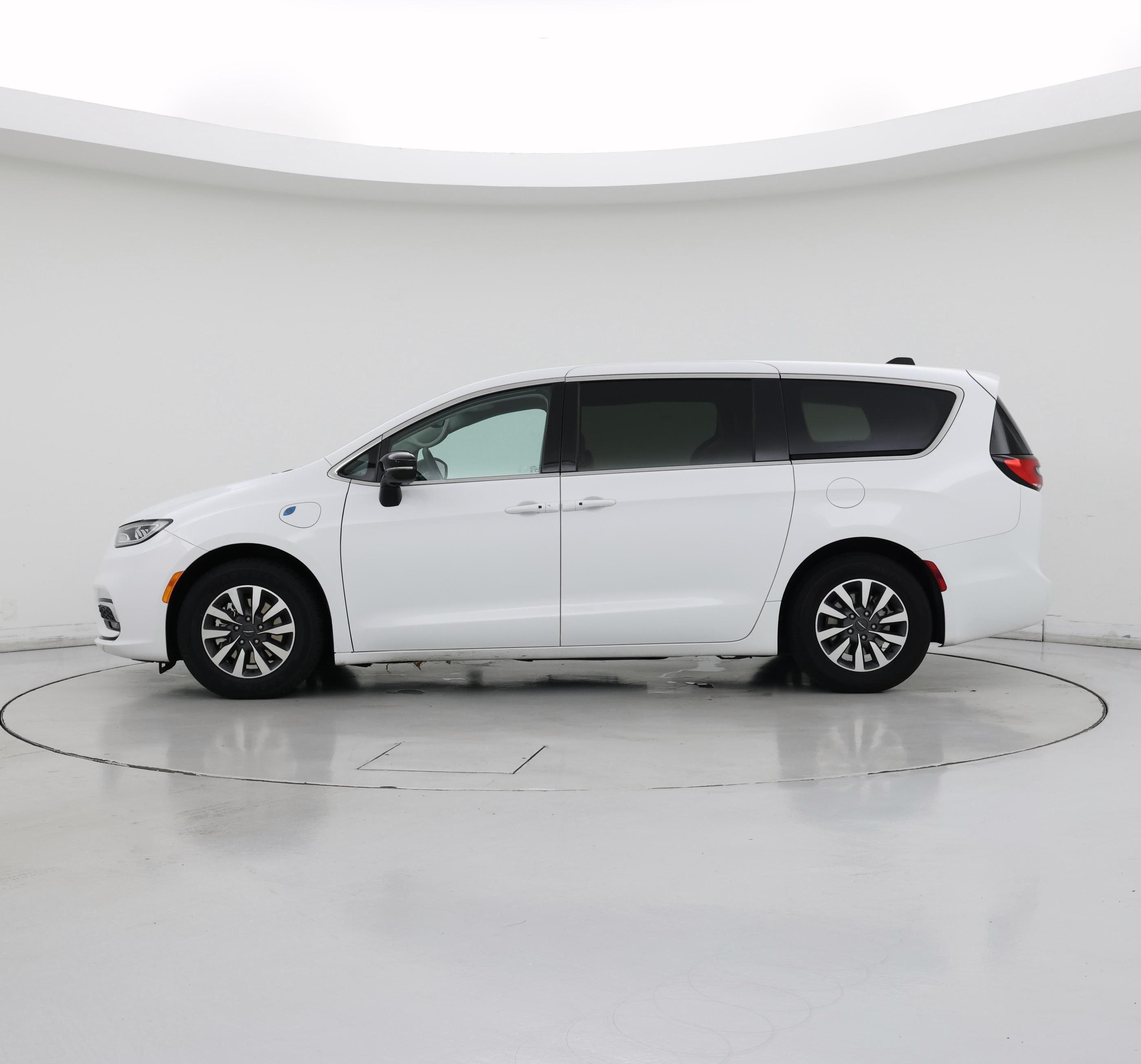 Thumbnail: 2024 Chrysler Pacifica - 3