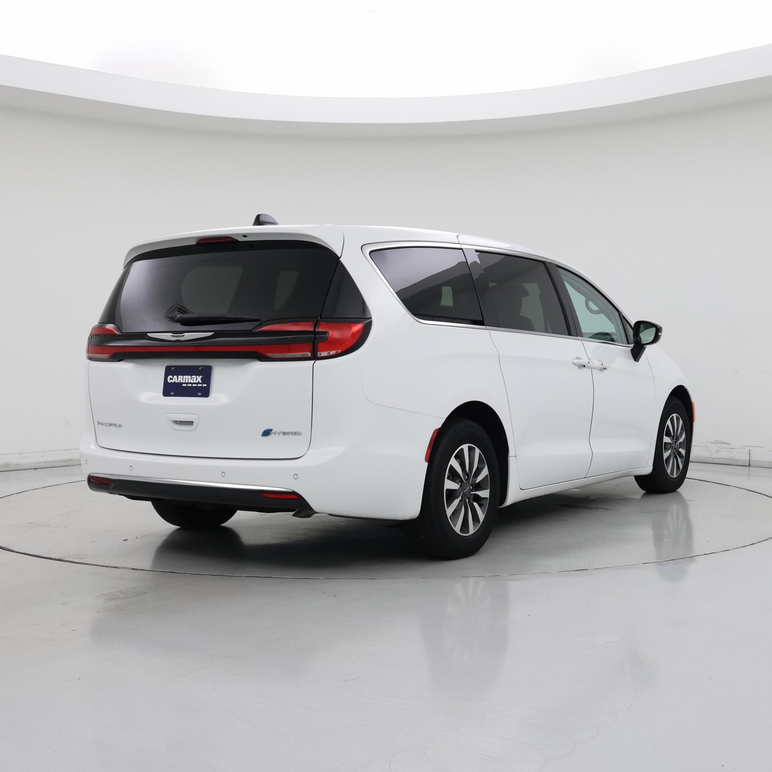 Thumbnail: 2024 Chrysler Pacifica - 8