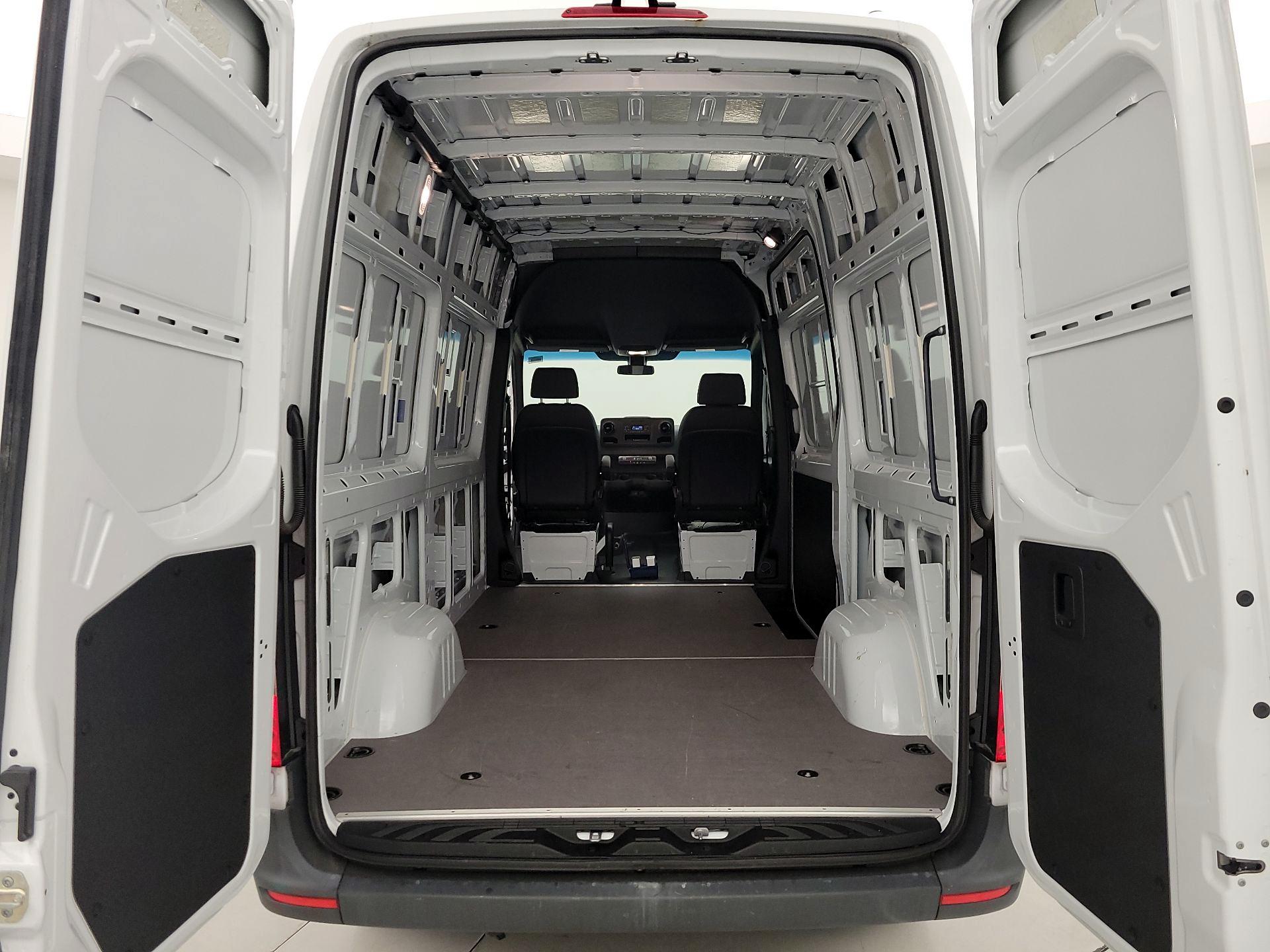 Thumbnail: 2025 Mercedes-Benz Sprinter - 19