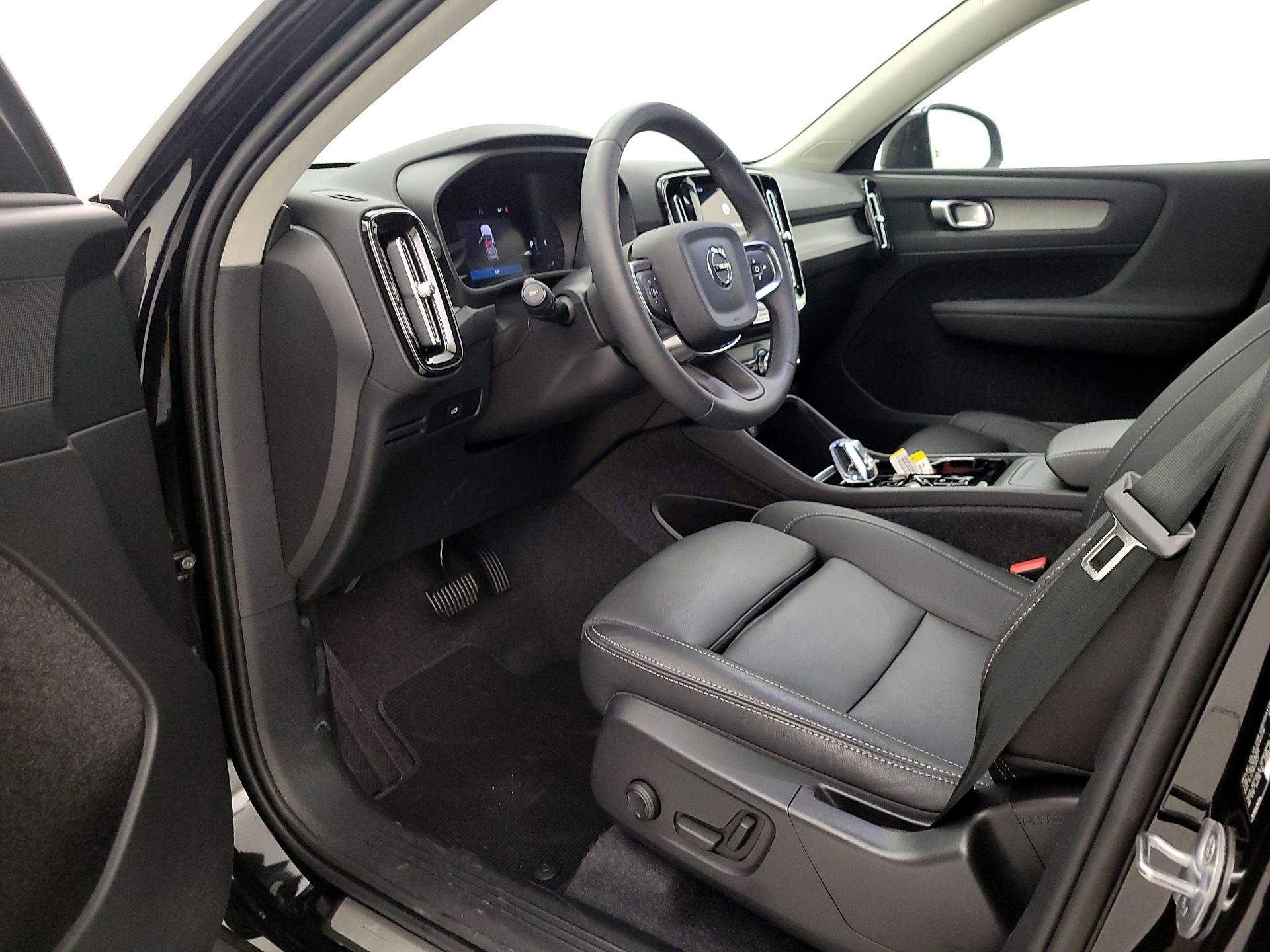 Thumbnail: 2024 Volvo XC40 - 11