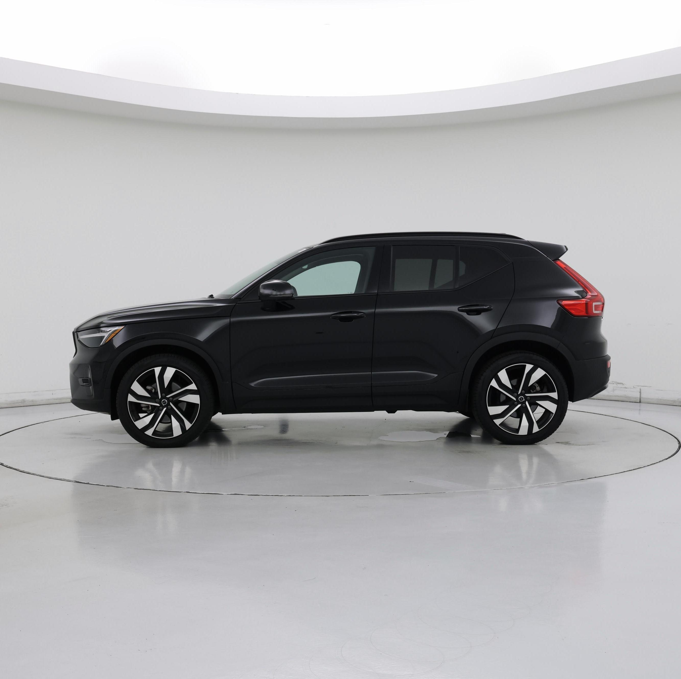 Thumbnail: 2024 Volvo XC40 - 3