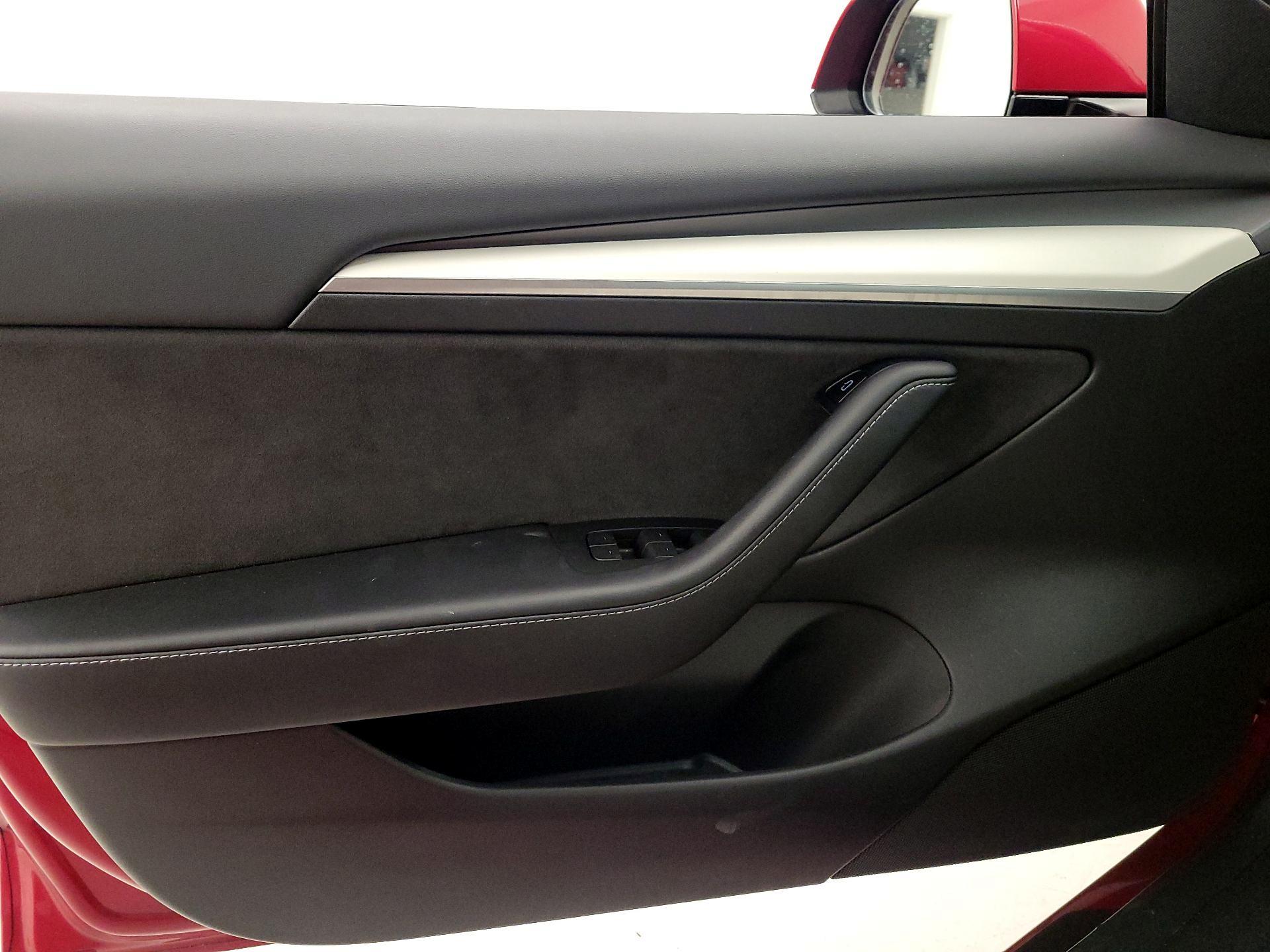 Thumbnail: 2021 Tesla Model 3 - 12