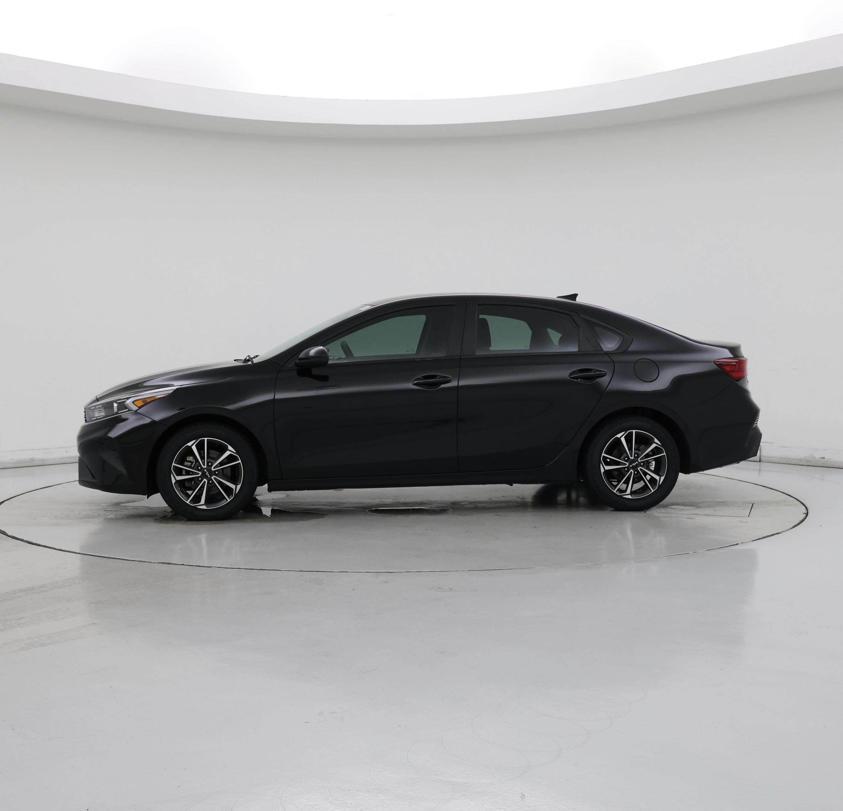 Thumbnail: 2022 Kia Forte - 3
