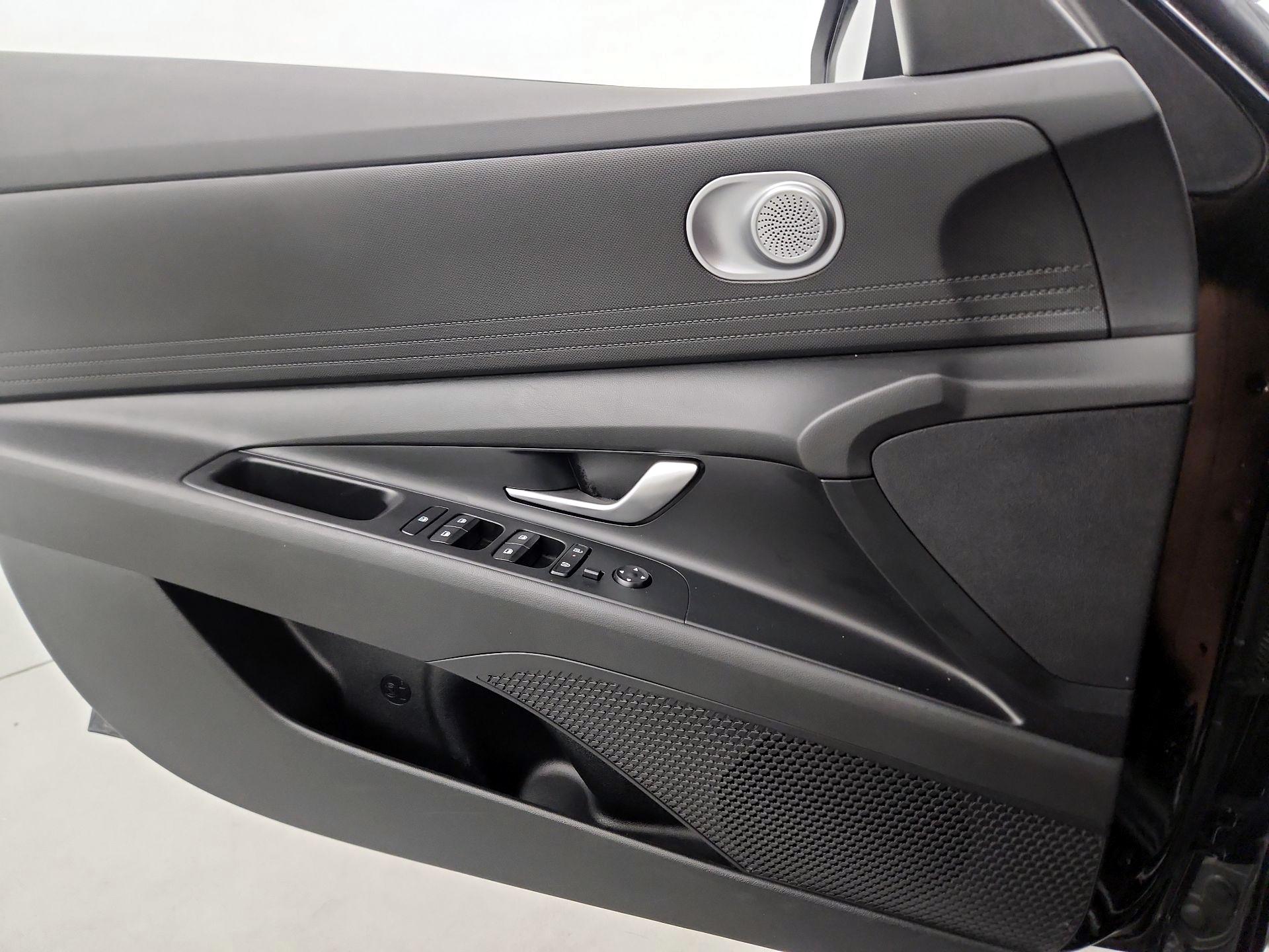 Thumbnail: 2024 Hyundai Elantra - 12