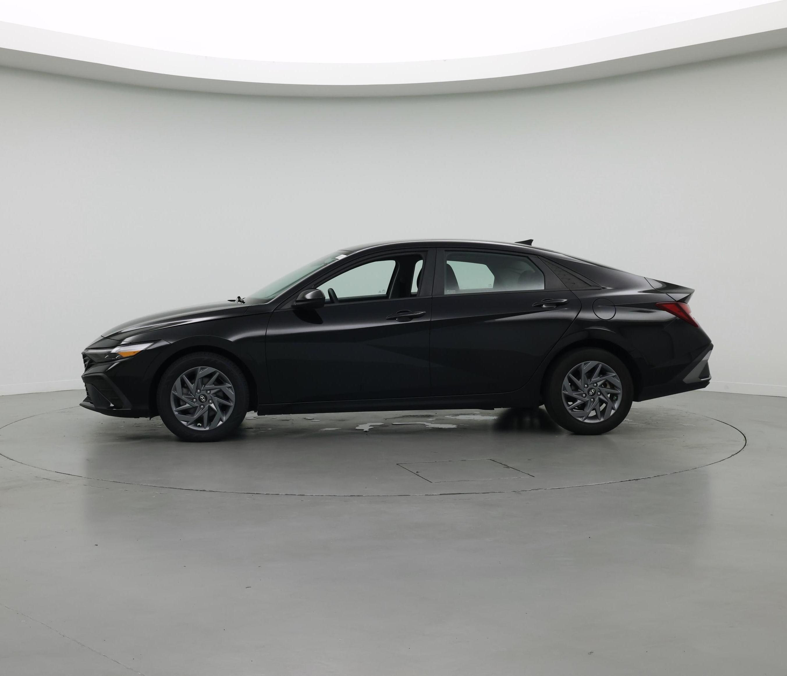 Thumbnail: 2024 Hyundai Elantra - 3