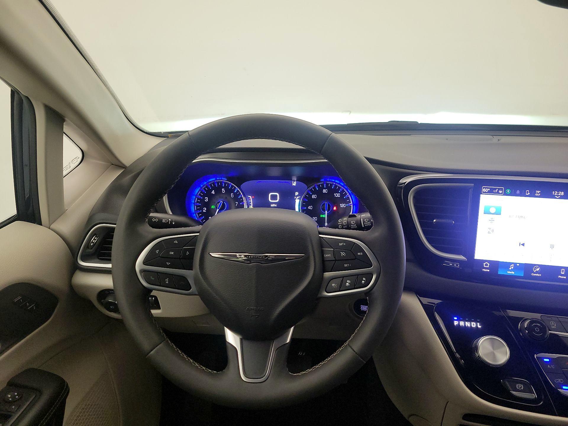 Thumbnail: 2024 Chrysler Pacifica - 10