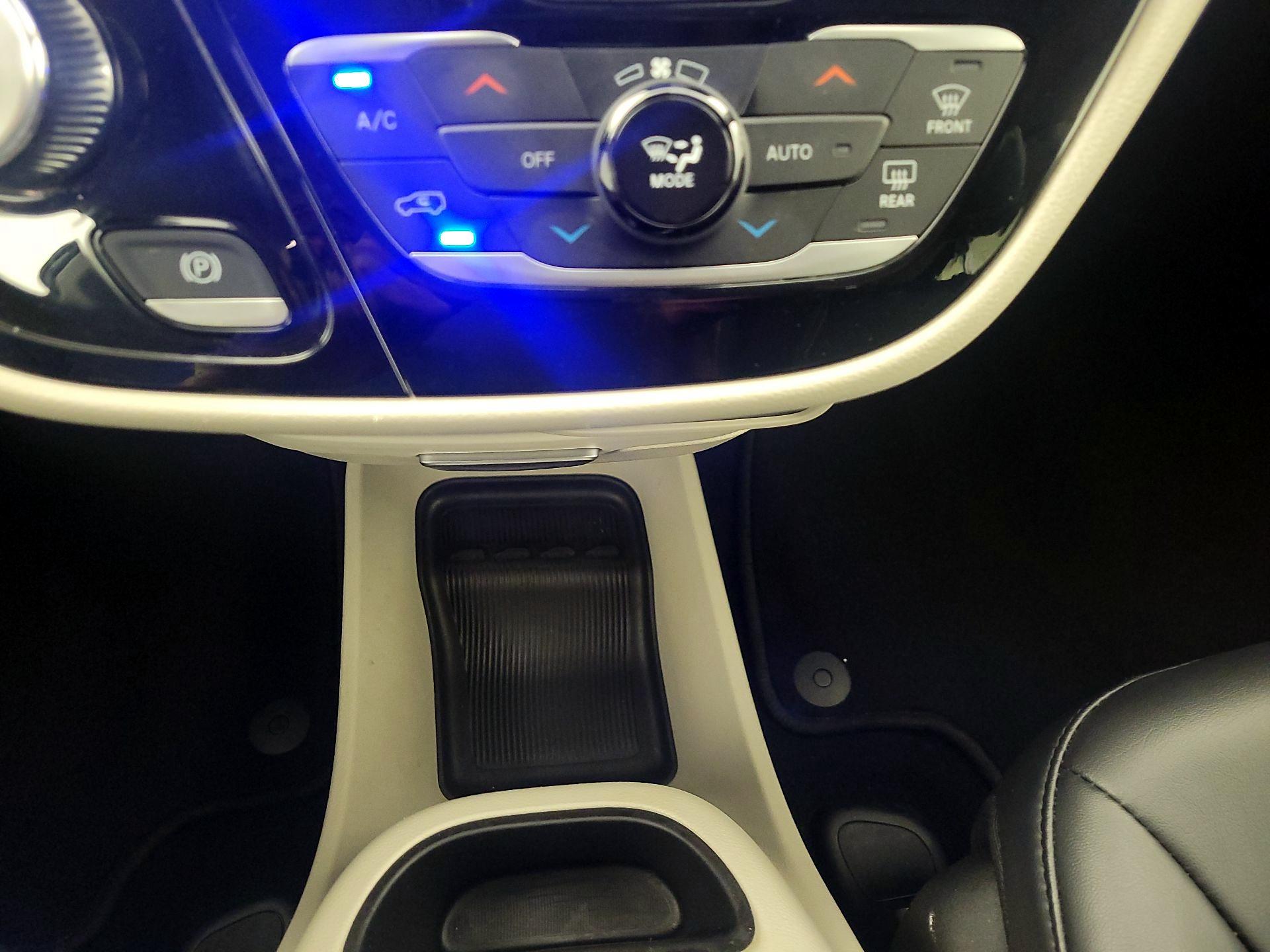 Thumbnail: 2024 Chrysler Pacifica - 16