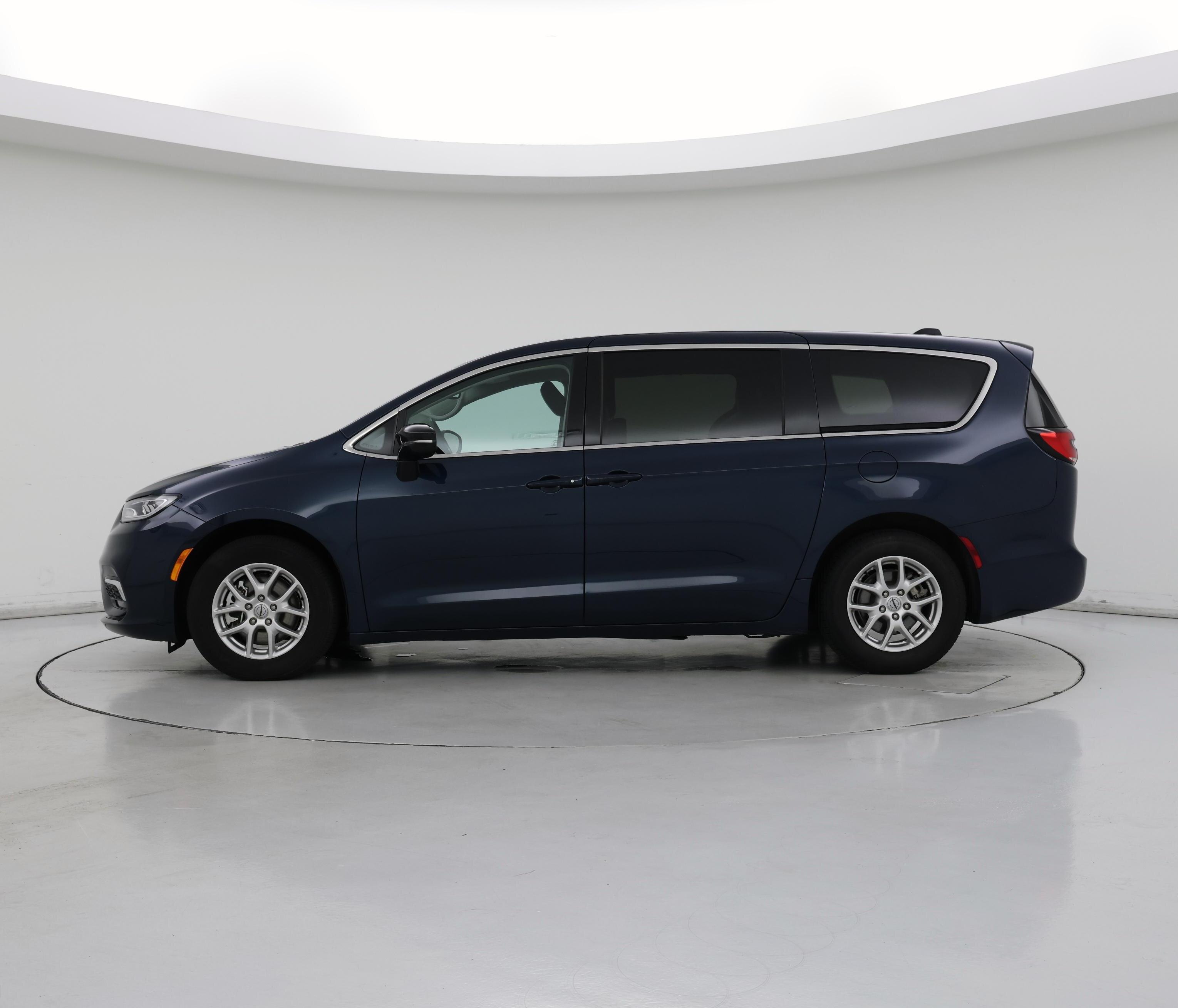 Thumbnail: 2024 Chrysler Pacifica - 3