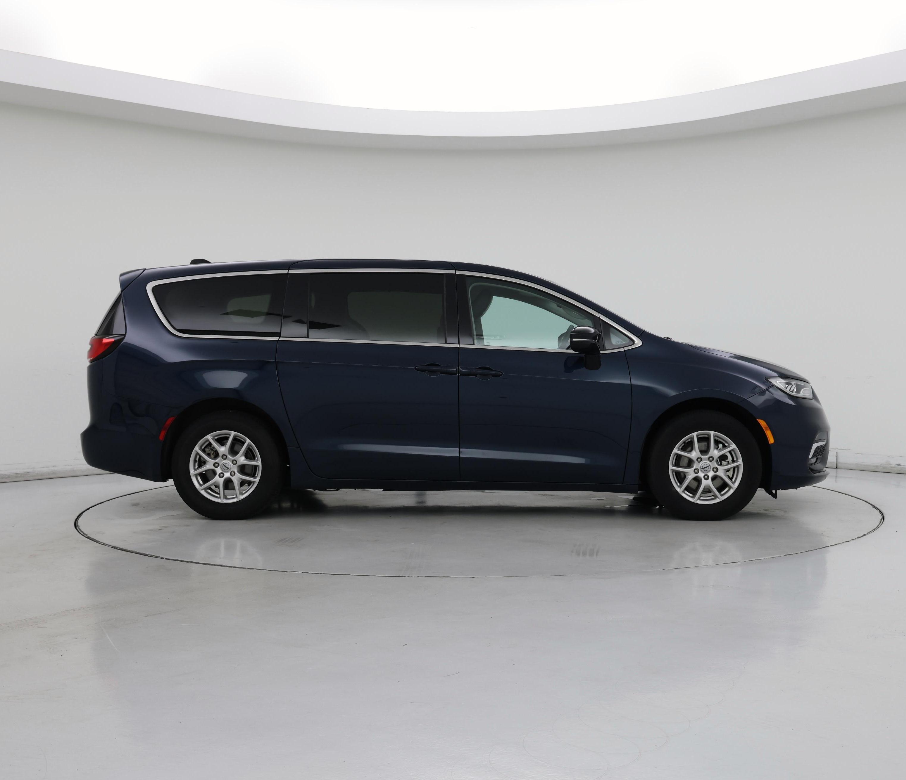Thumbnail: 2024 Chrysler Pacifica - 7