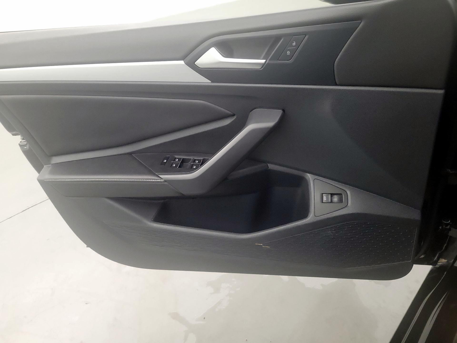Thumbnail: 2025 Volkswagen Jetta - 12