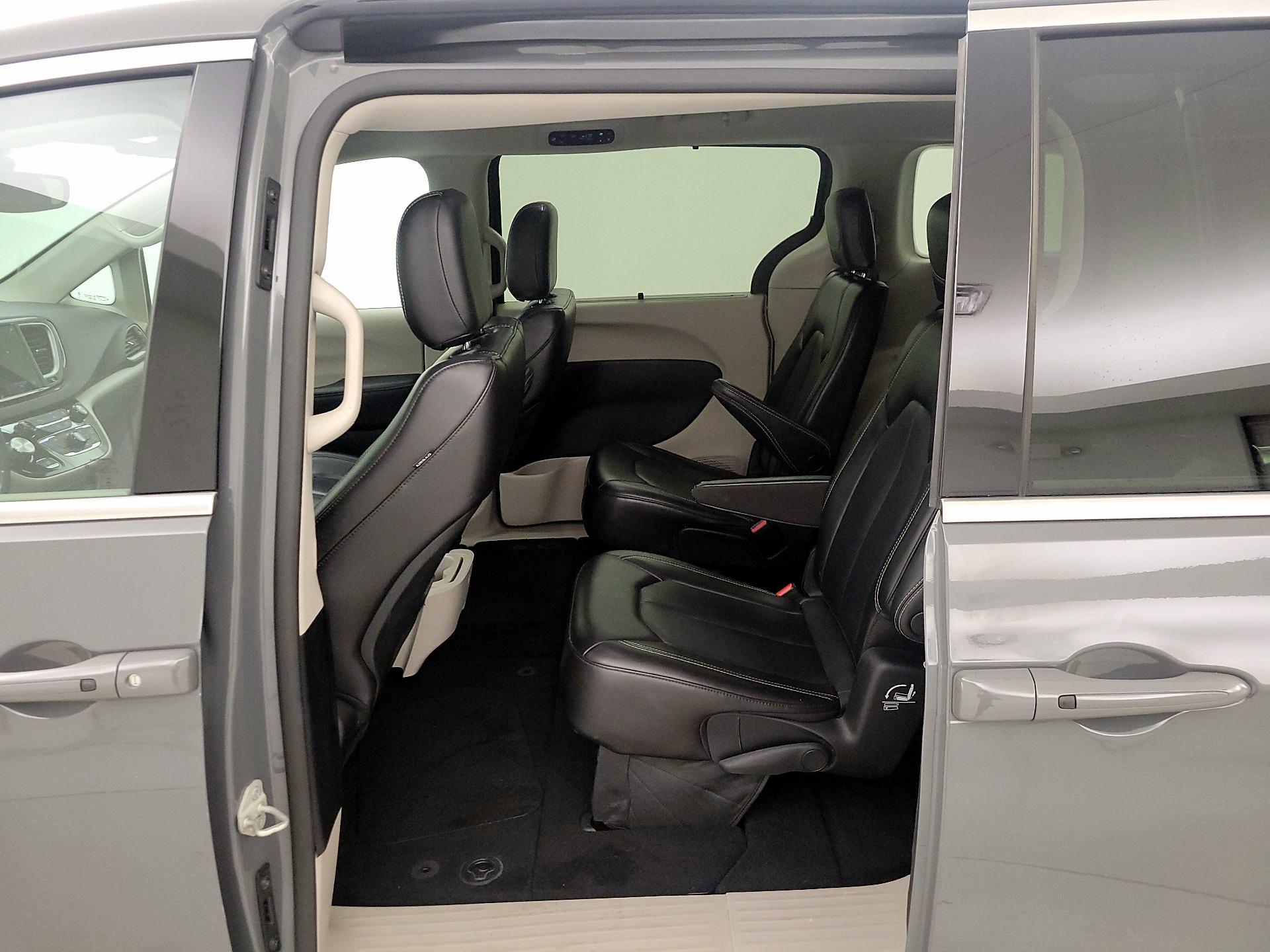 Thumbnail: 2023 Chrysler Pacifica - 20