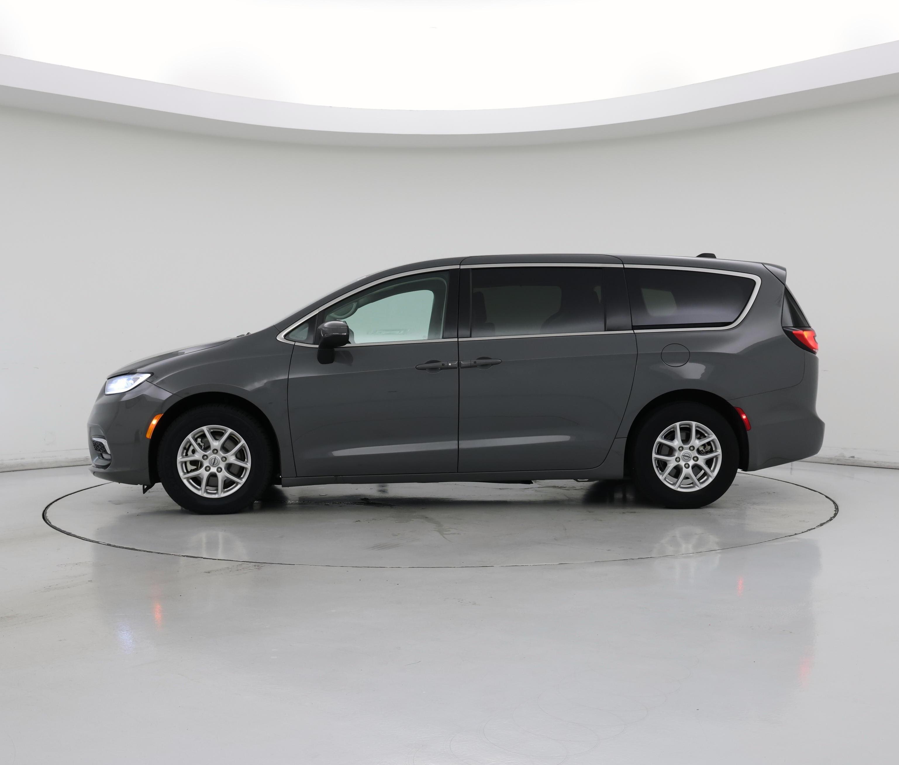 Thumbnail: 2023 Chrysler Pacifica - 3