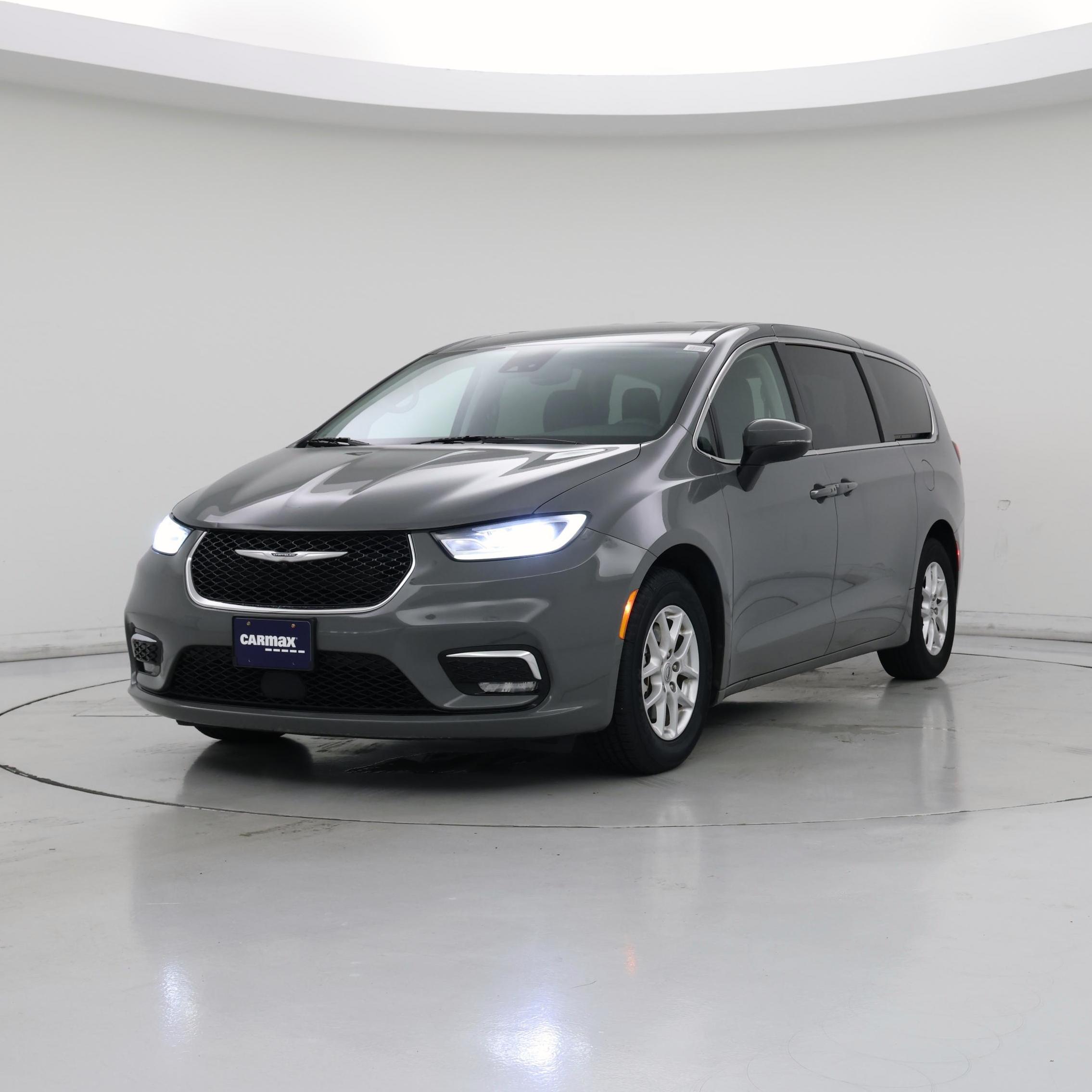 Thumbnail: 2023 Chrysler Pacifica - 4