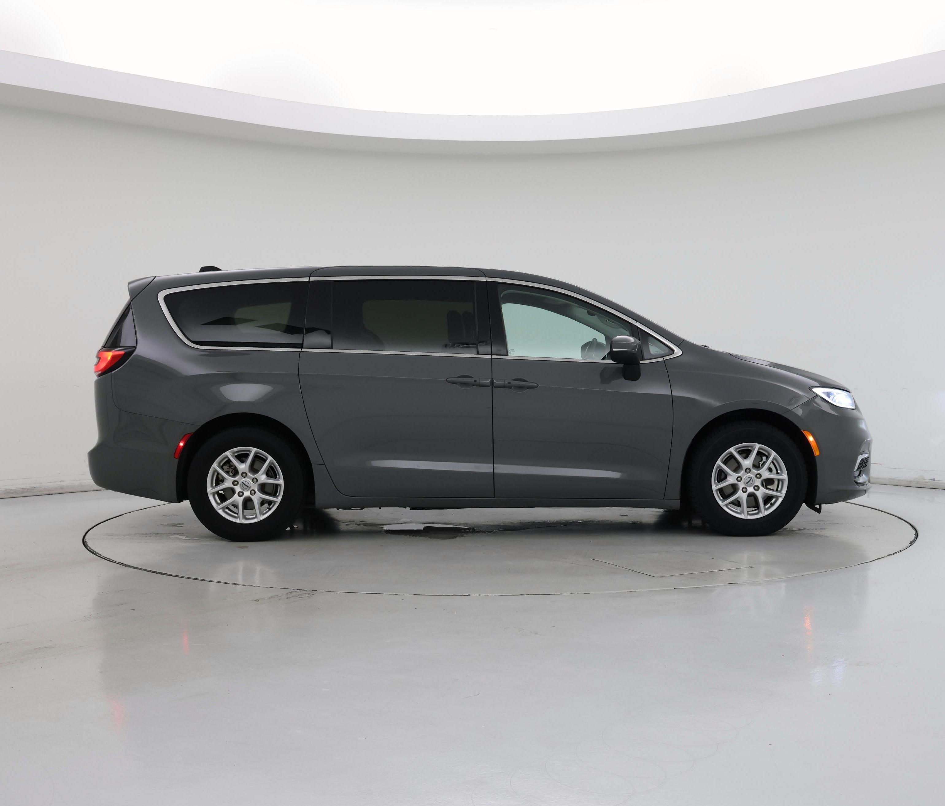 Thumbnail: 2023 Chrysler Pacifica - 7