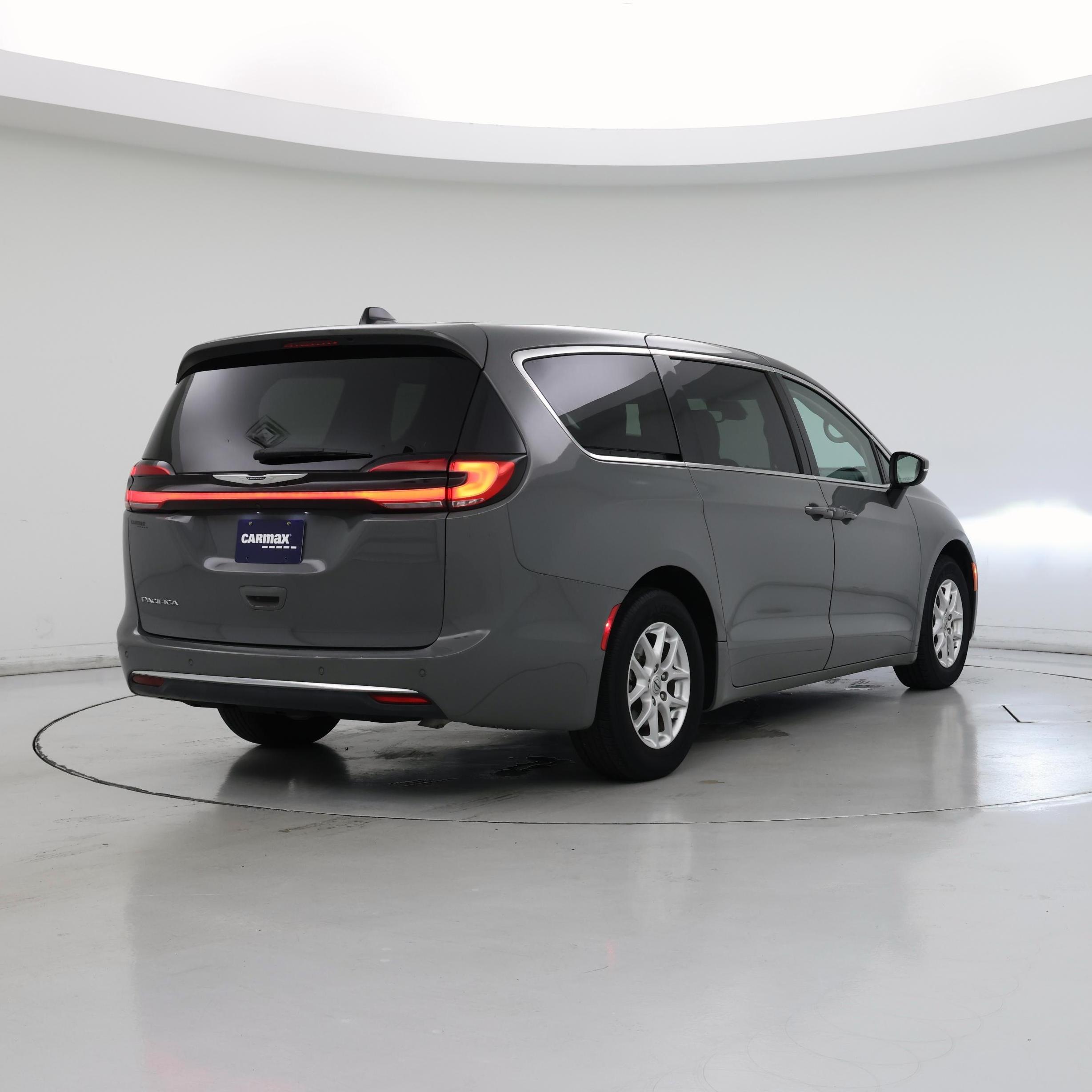 Thumbnail: 2023 Chrysler Pacifica - 8