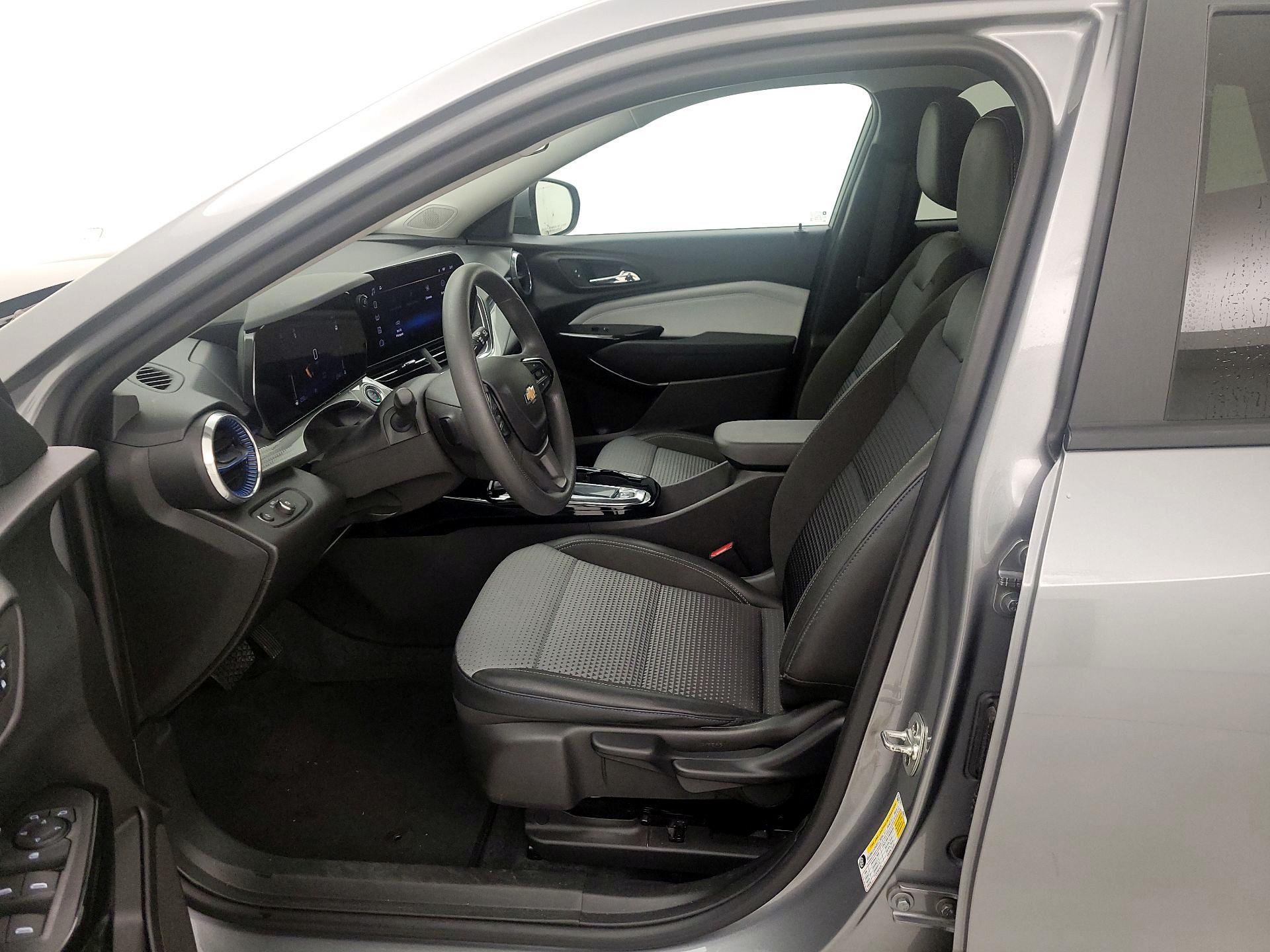 Thumbnail: 2025 Chevrolet Trax - 11
