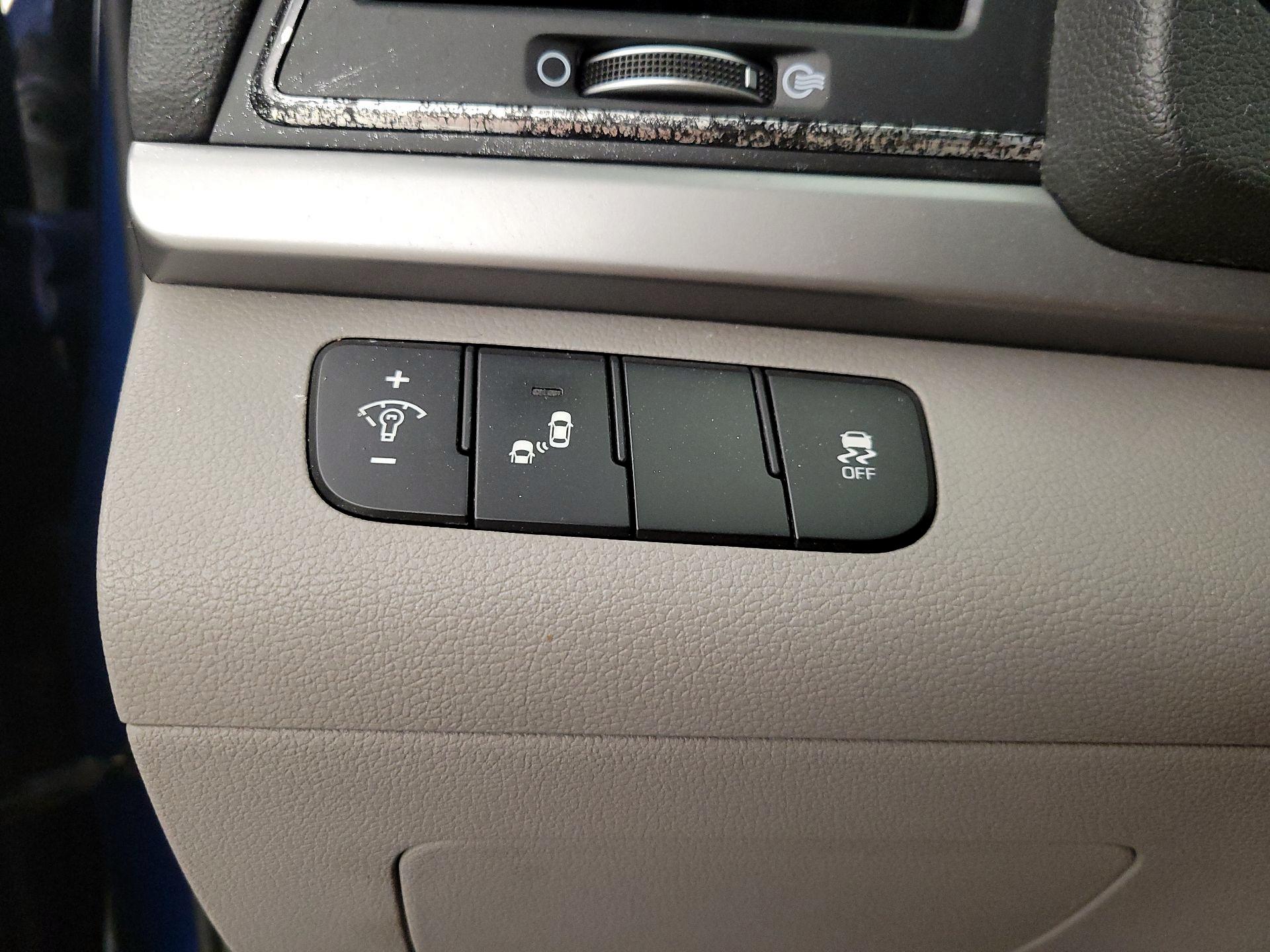 Thumbnail: 2017 Hyundai Elantra - 13
