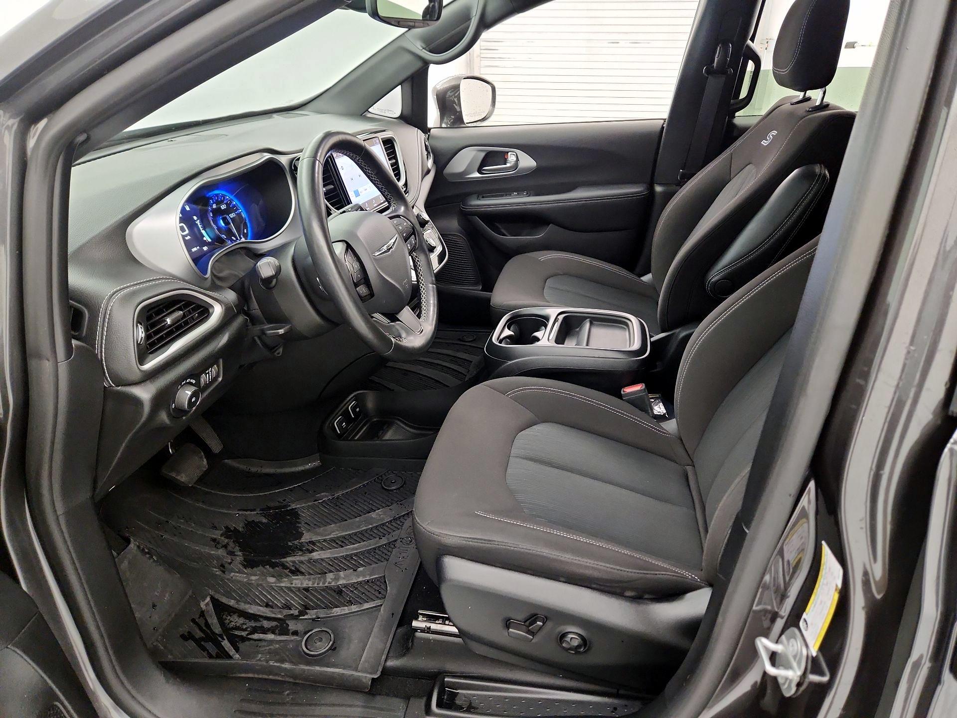 Thumbnail: 2021 Chrysler Pacifica - 11