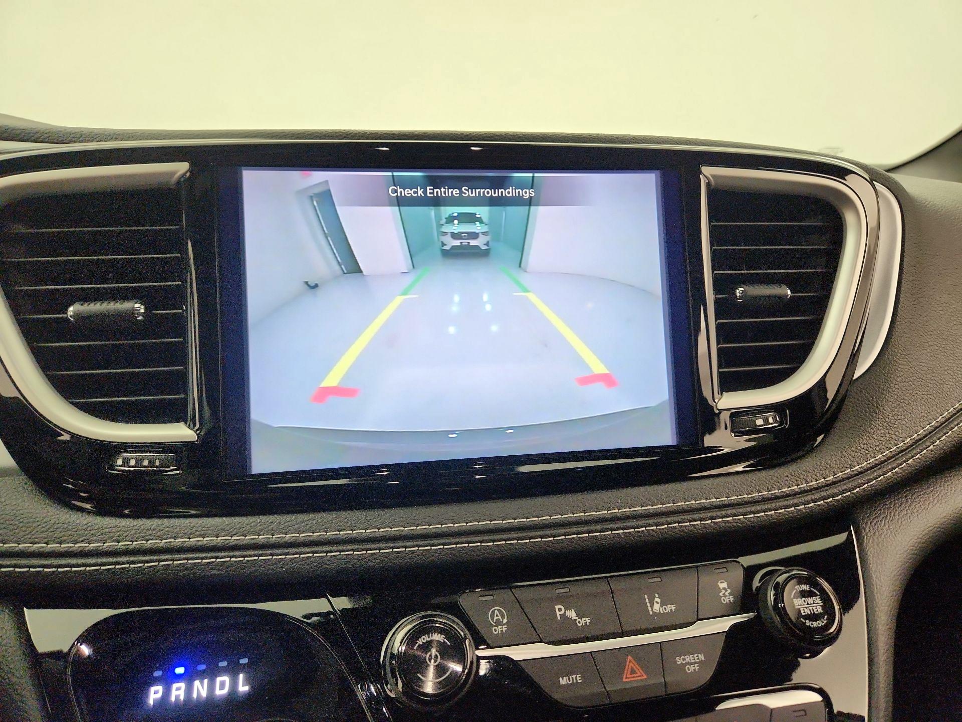 Thumbnail: 2021 Chrysler Pacifica - 14