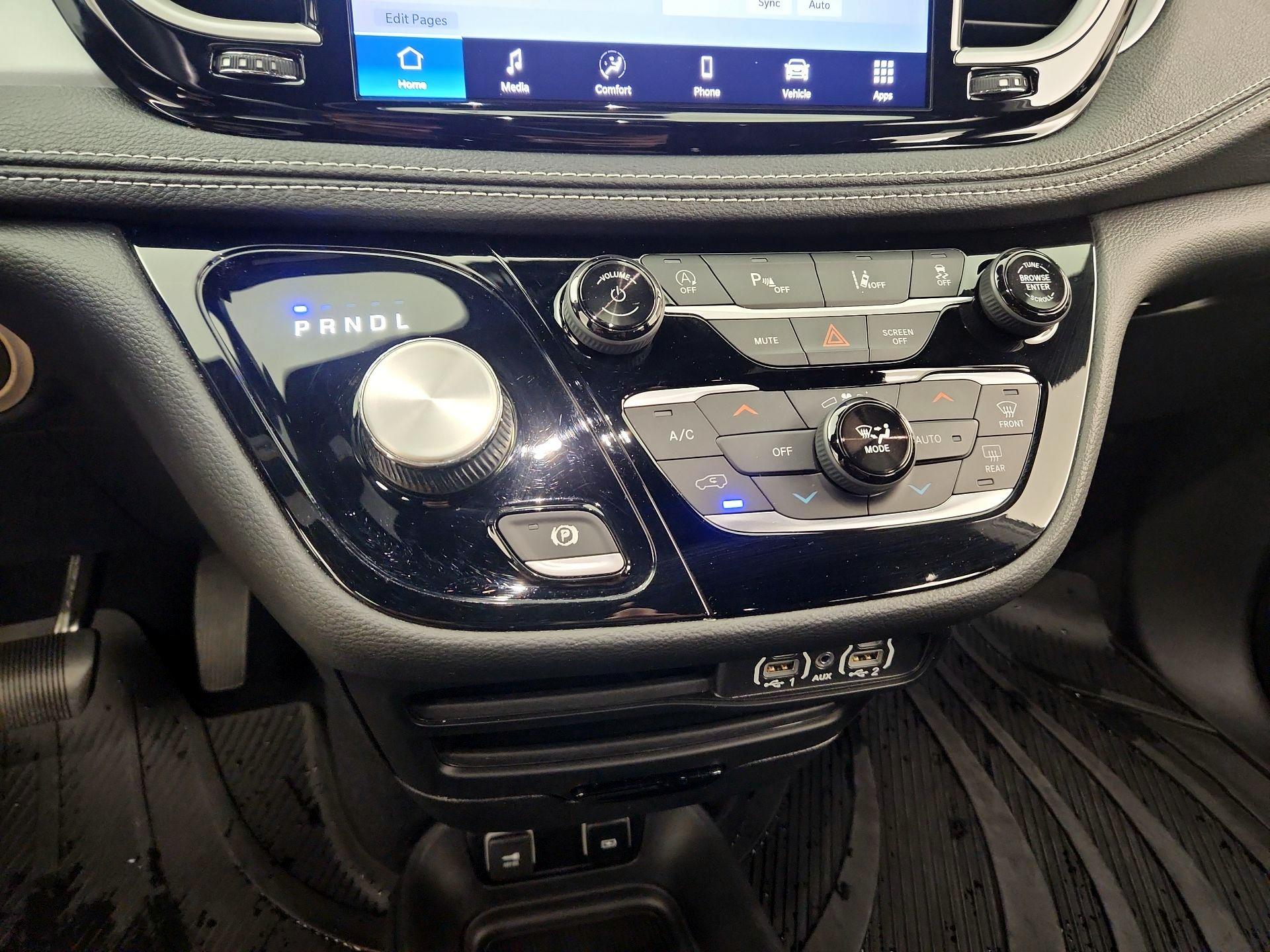 Thumbnail: 2021 Chrysler Pacifica - 17