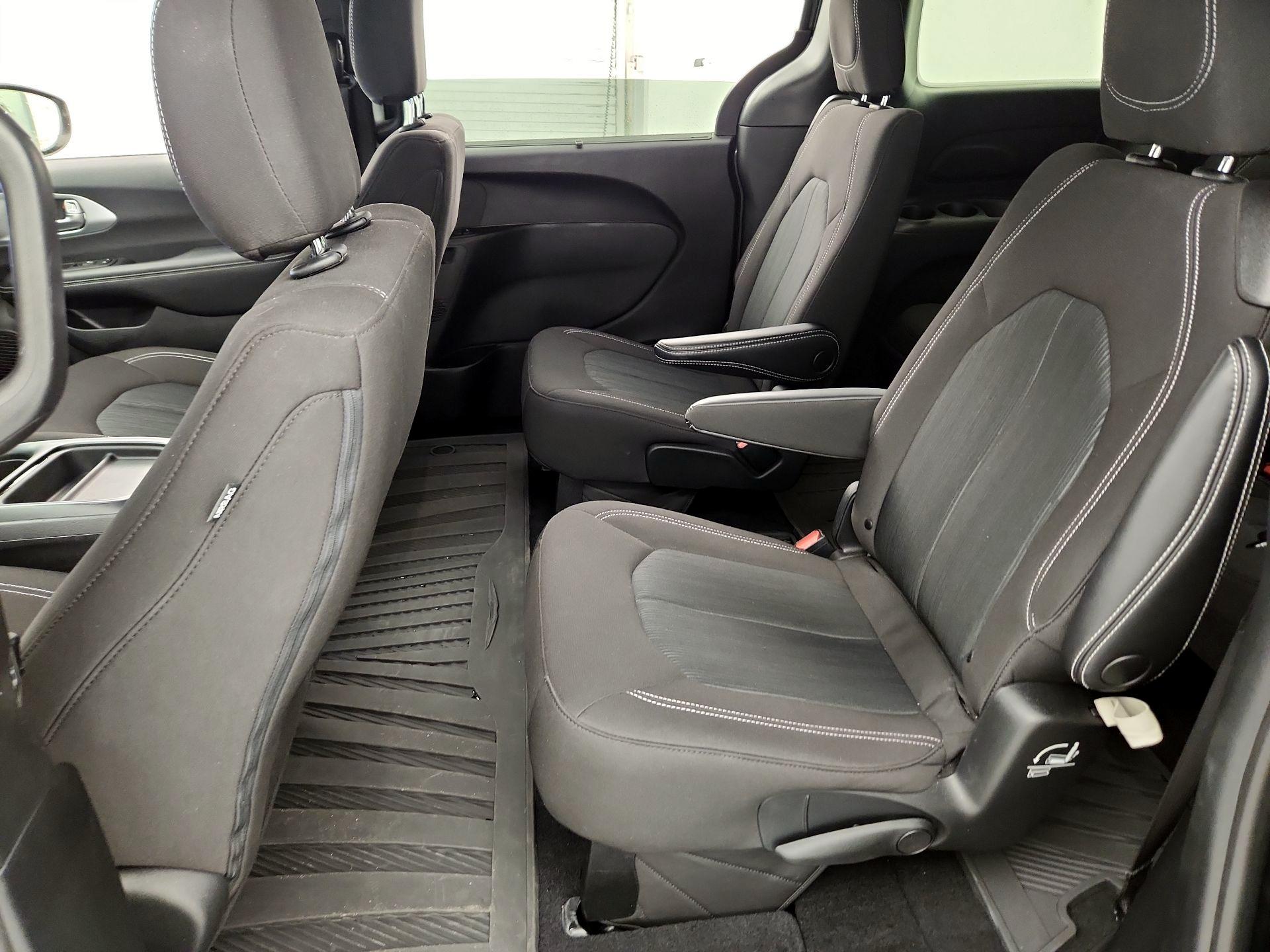 Thumbnail: 2021 Chrysler Pacifica - 19