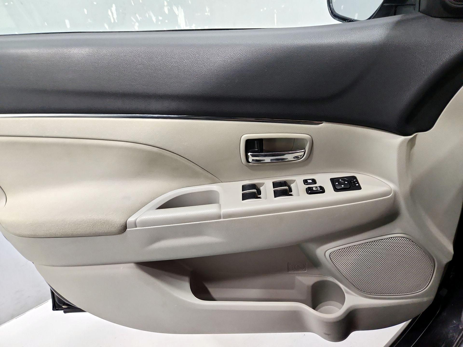 Thumbnail: 2020 Mitsubishi Outlander Sport - 12