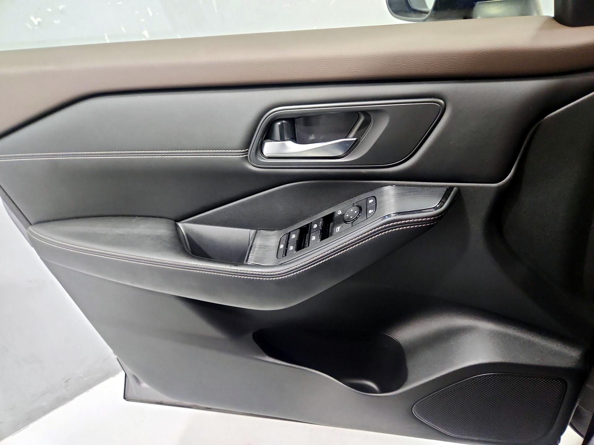 Thumbnail: 2023 Nissan Rogue - 12