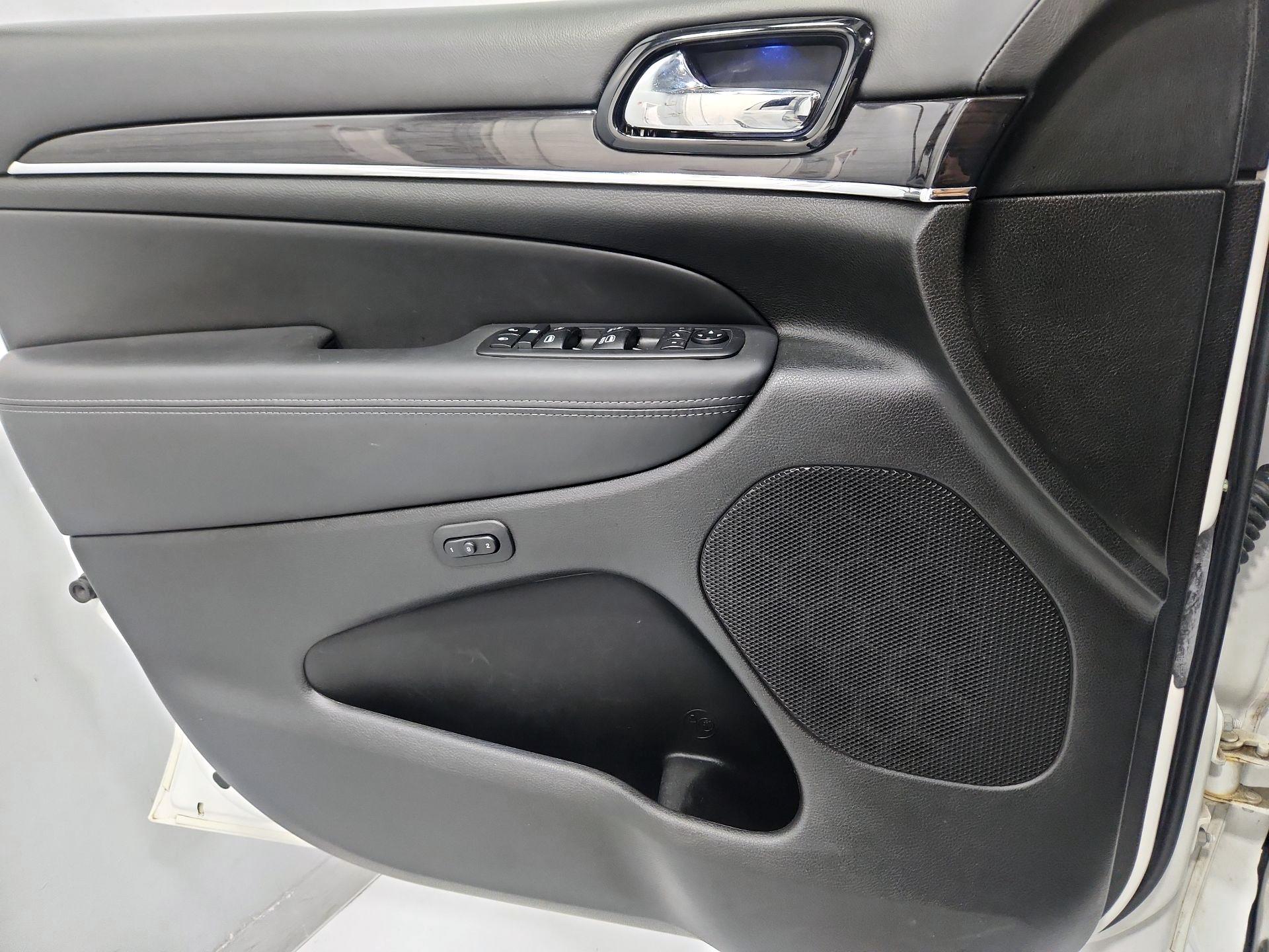 Thumbnail: 2020 Jeep Grand Cherokee - 12