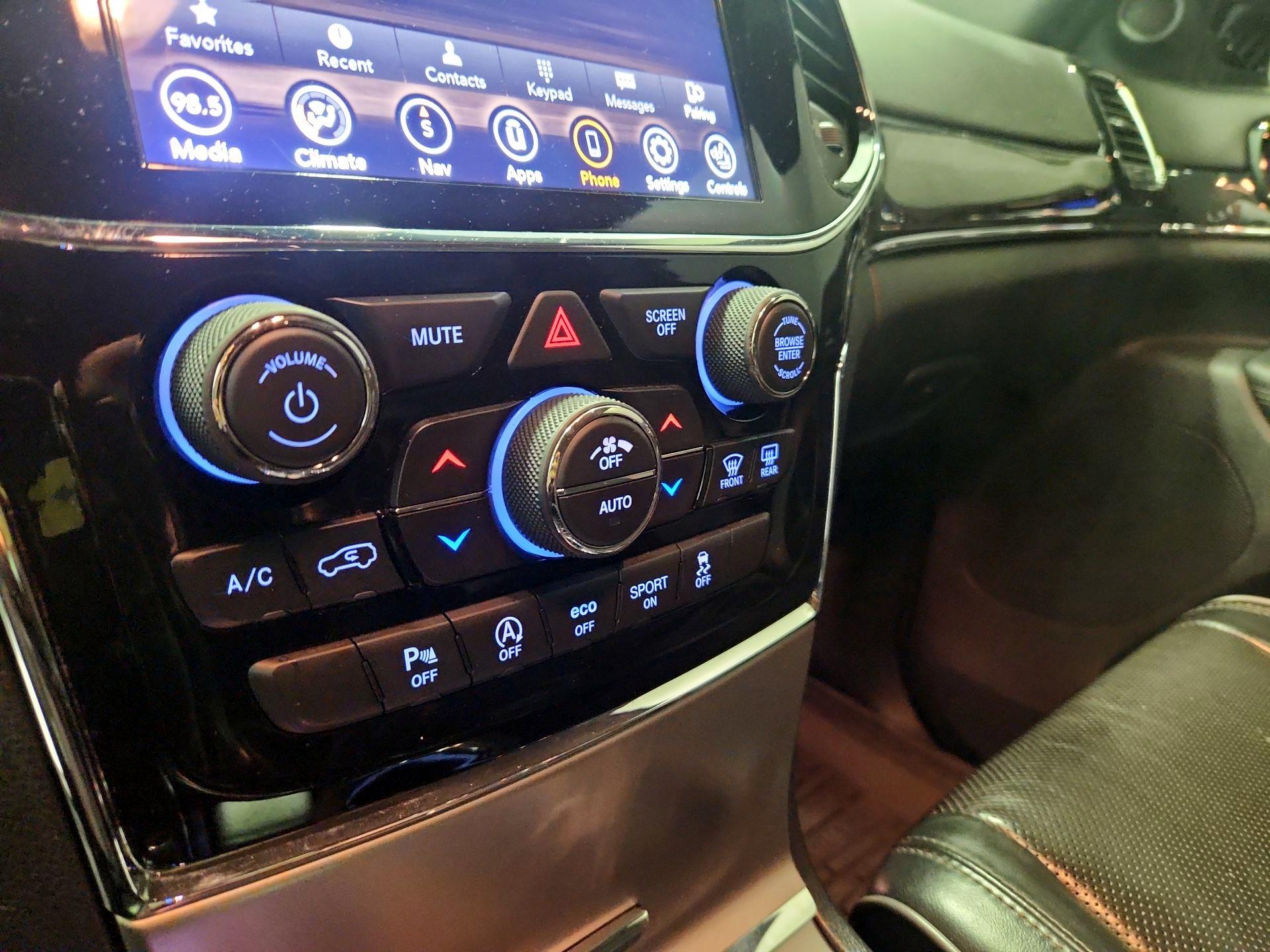 Thumbnail: 2020 Jeep Grand Cherokee - 17