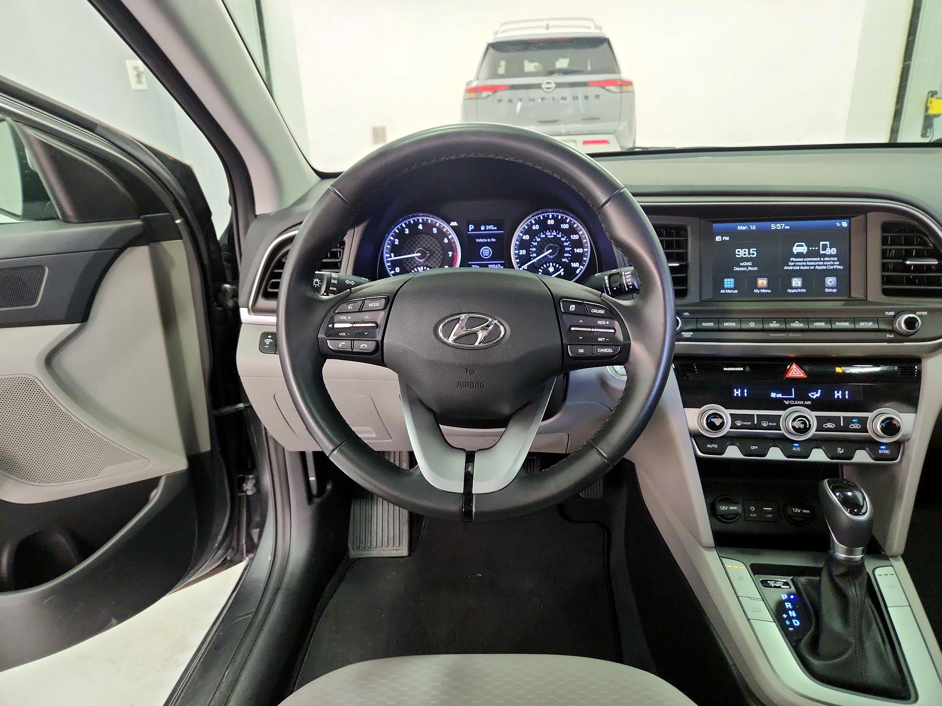 Thumbnail: 2019 Hyundai Elantra - 10