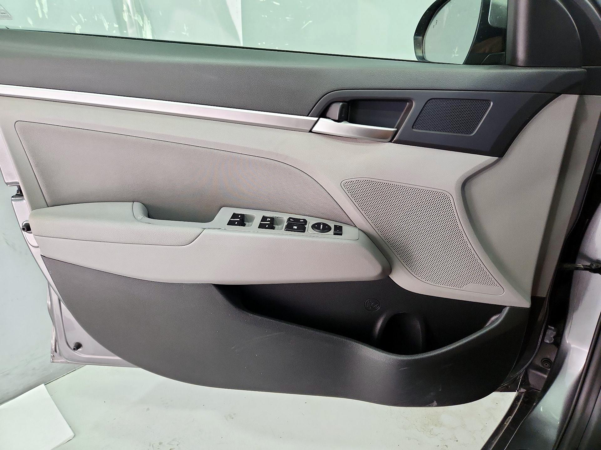 Thumbnail: 2019 Hyundai Elantra - 12