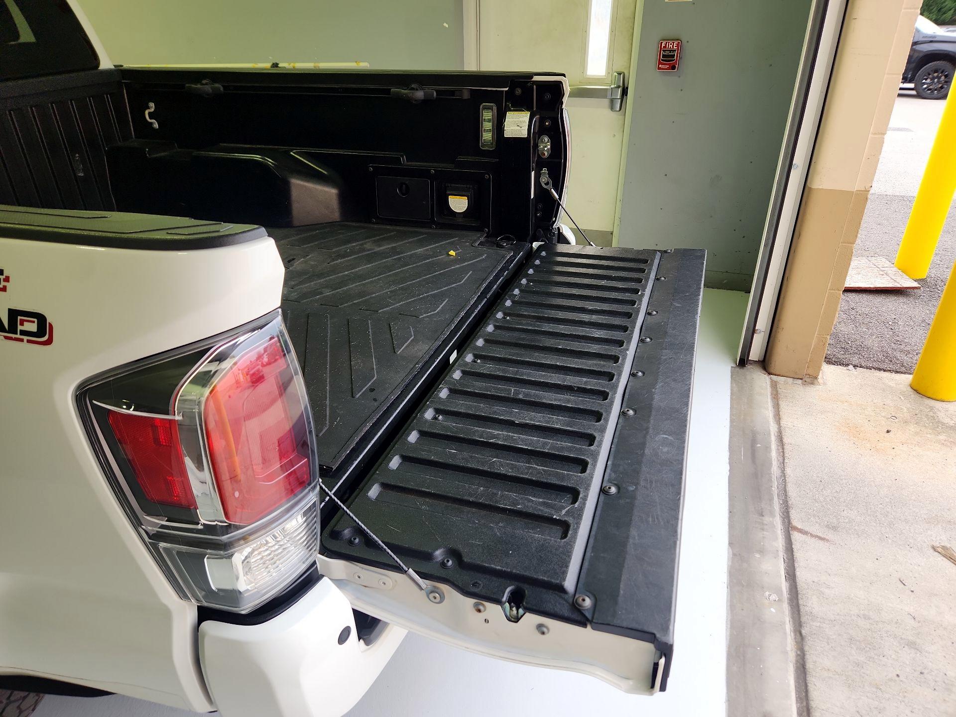 Thumbnail: 2021 Toyota Tacoma - 19