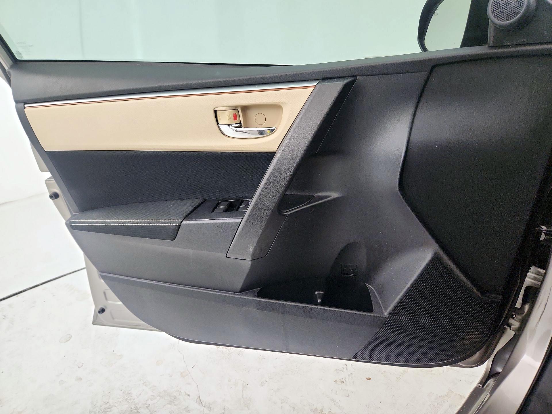 Thumbnail: 2015 Toyota Corolla - 12