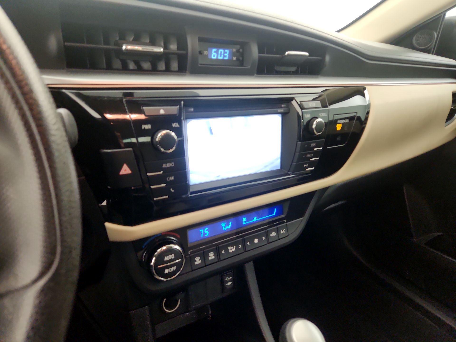 Thumbnail: 2015 Toyota Corolla - 14