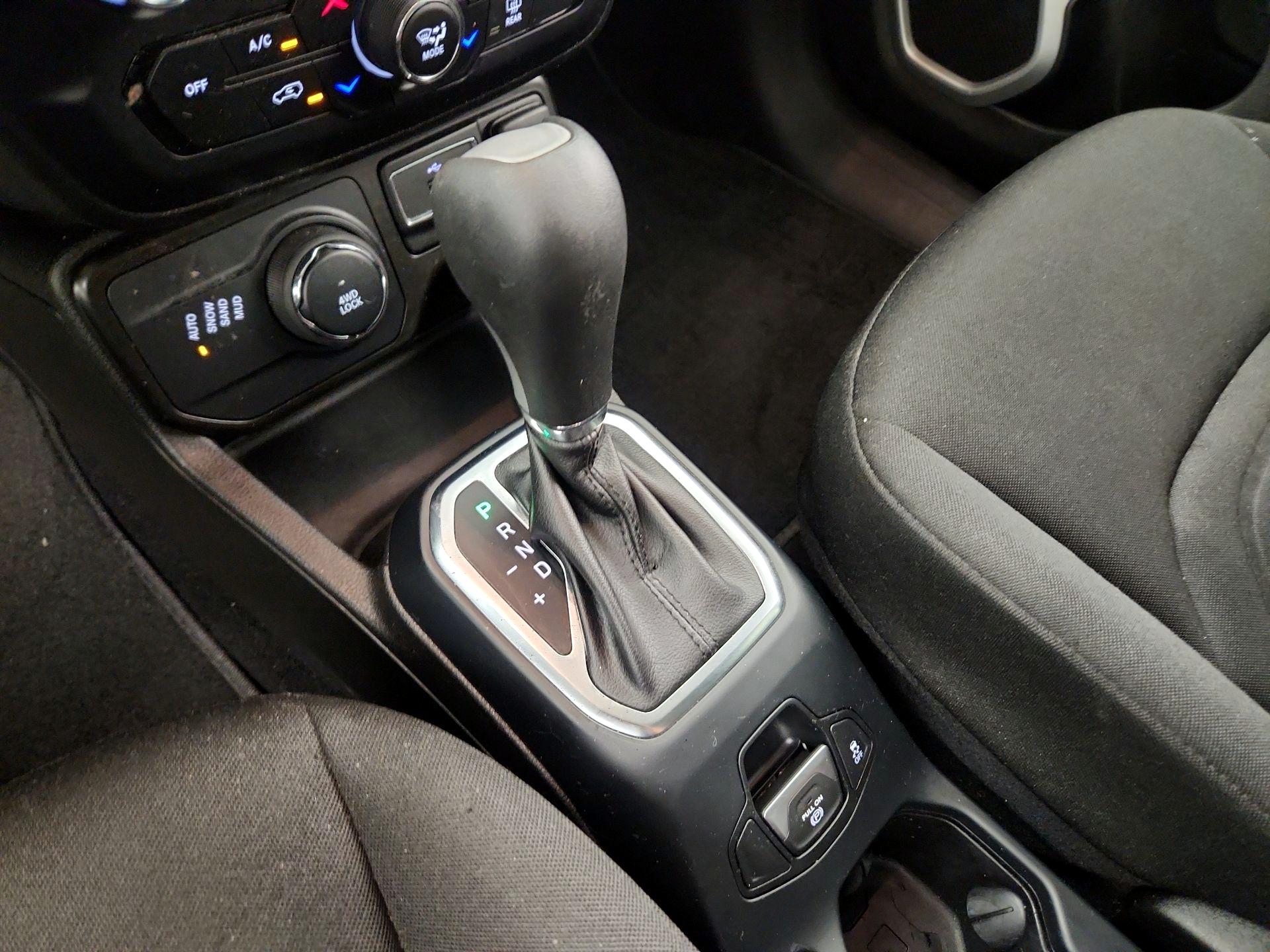 Thumbnail: 2021 Jeep Renegade - 17