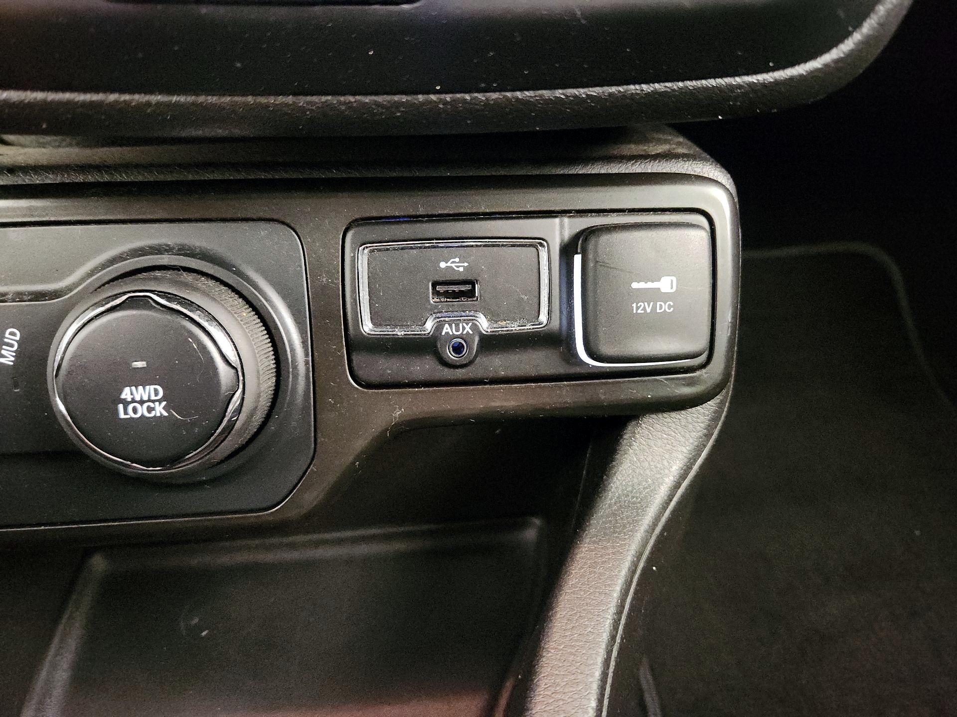 Thumbnail: 2021 Jeep Renegade - 18