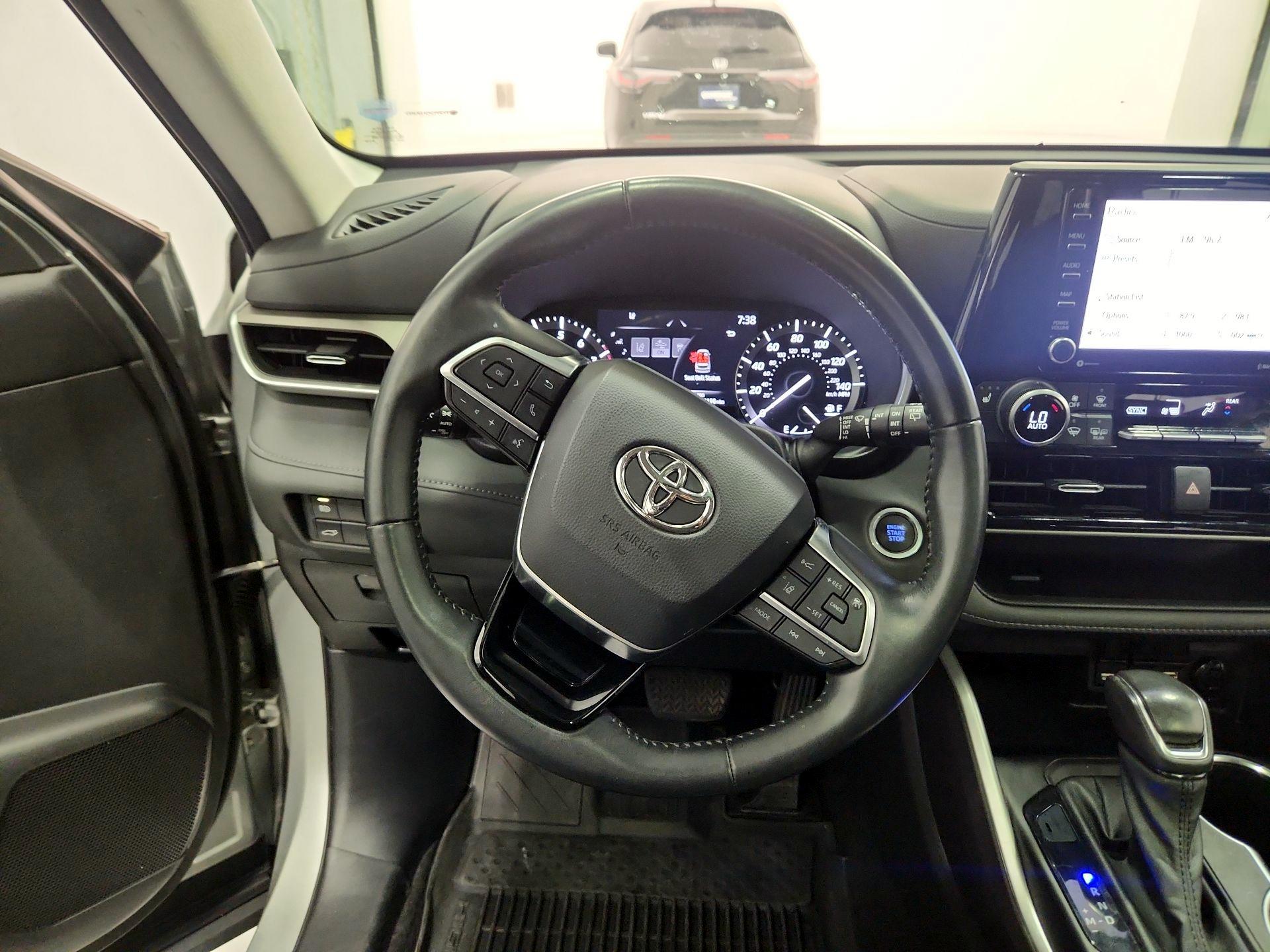 Thumbnail: 2021 Toyota Highlander - 10