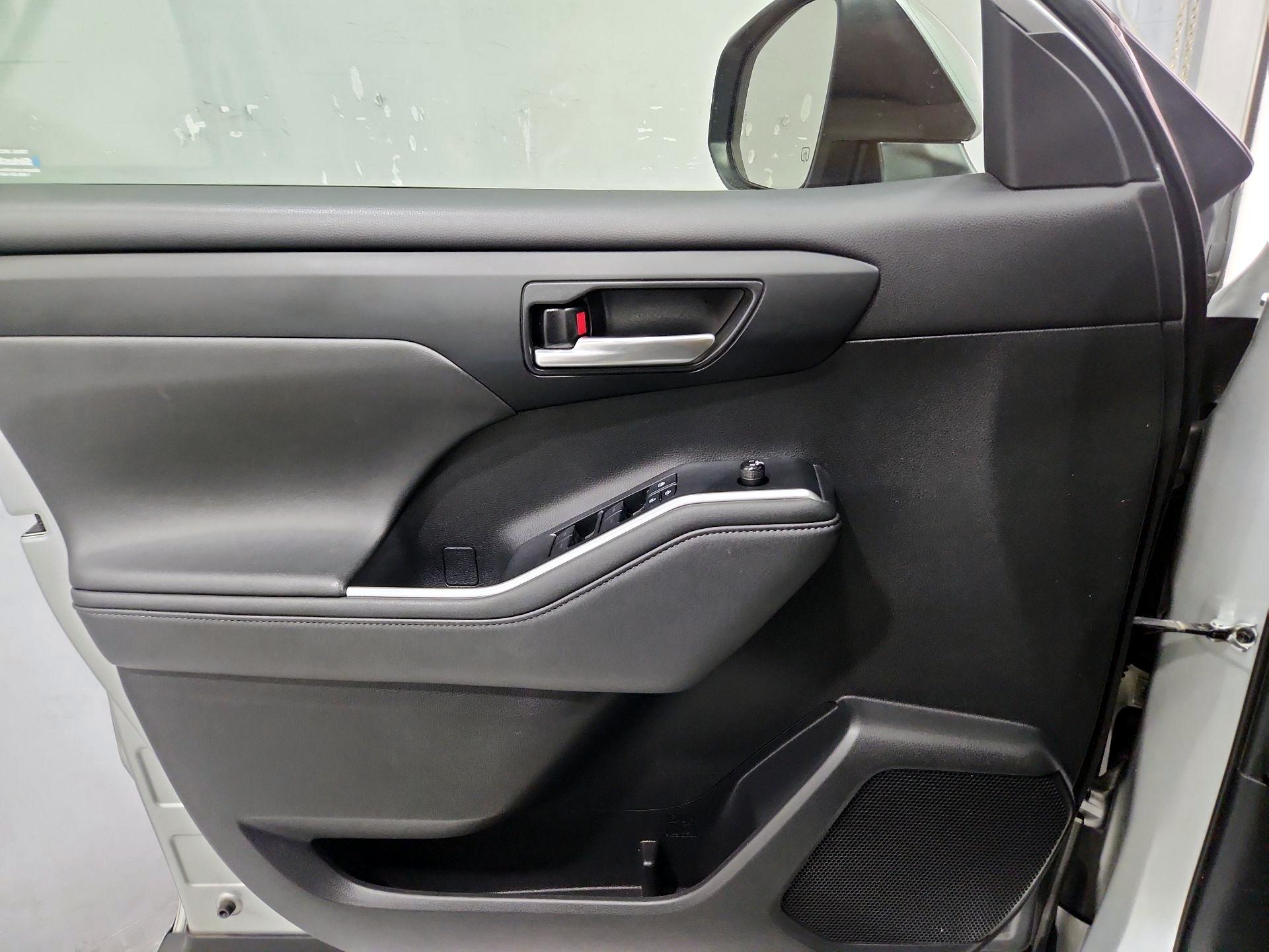 Thumbnail: 2021 Toyota Highlander - 12