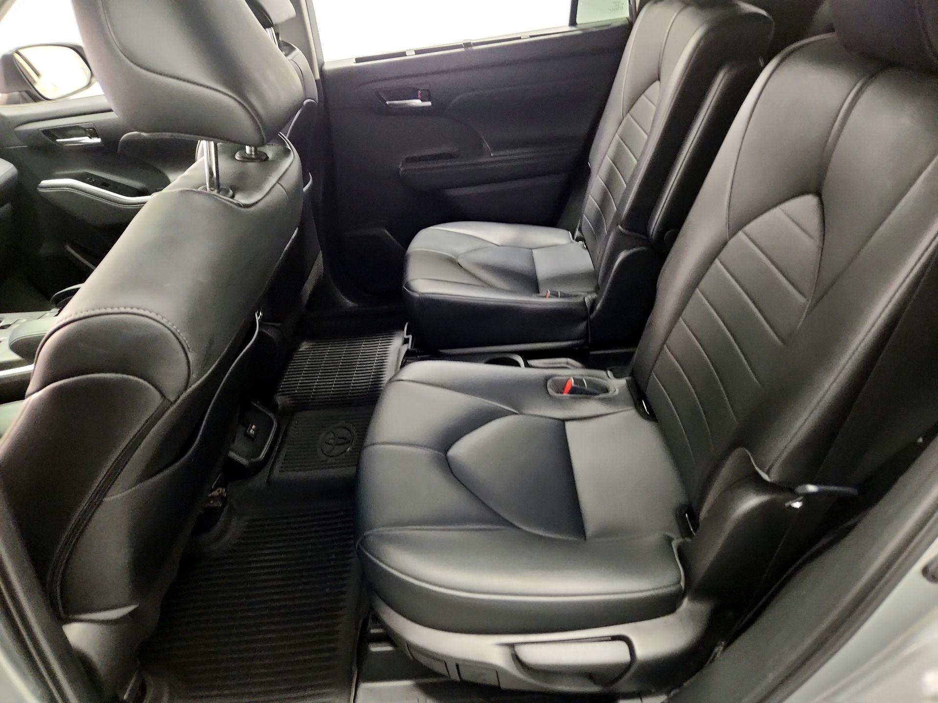 Thumbnail: 2021 Toyota Highlander - 20