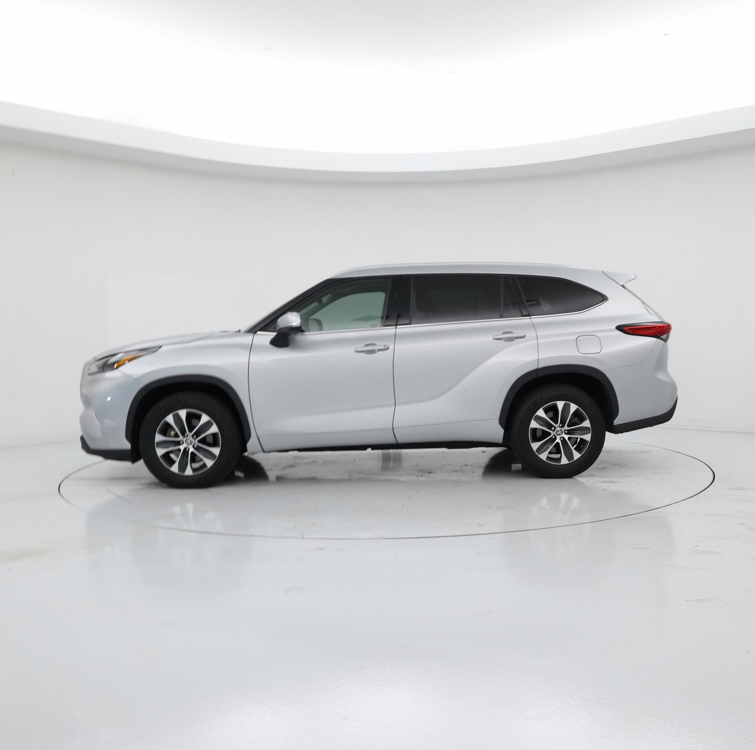 Thumbnail: 2021 Toyota Highlander - 3