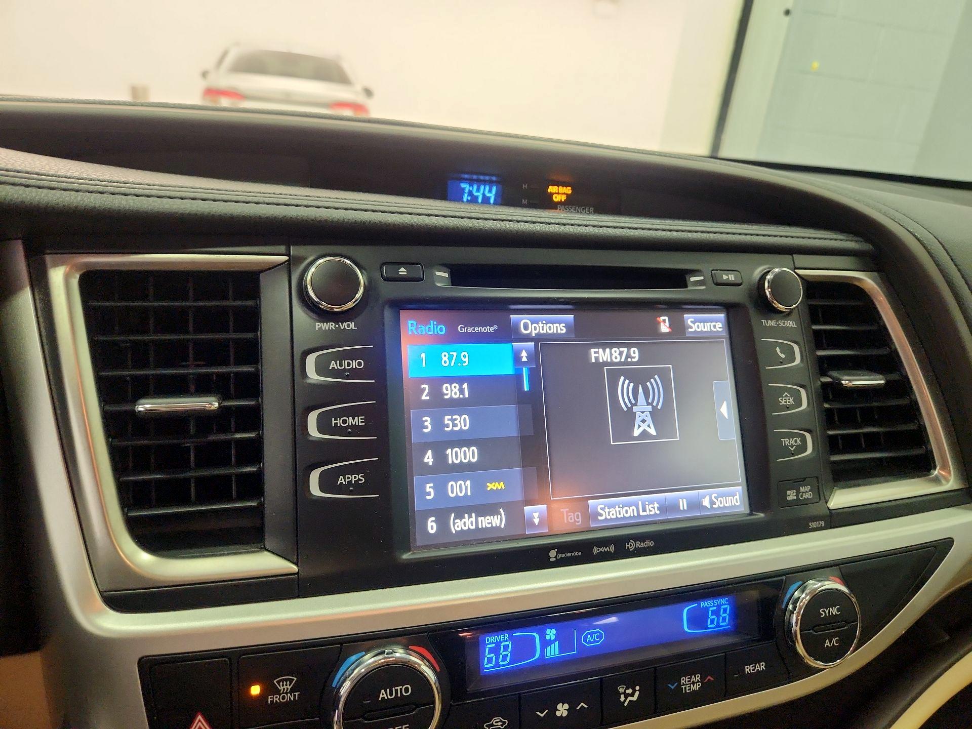 Thumbnail: 2018 Toyota Highlander - 15