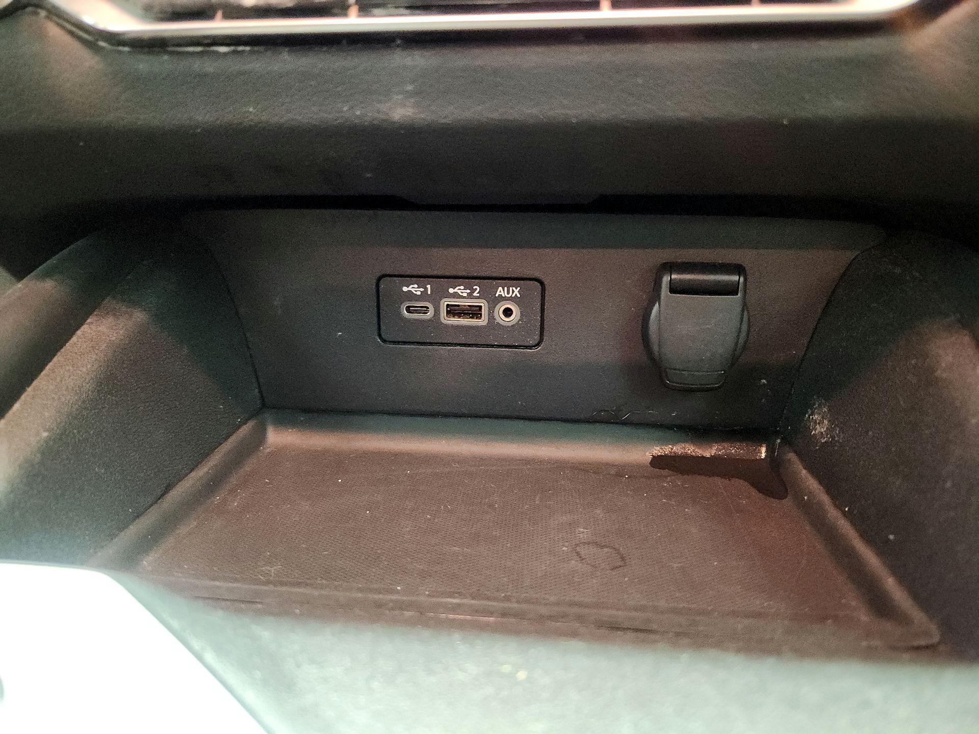 Thumbnail: 2019 Nissan Altima - 19