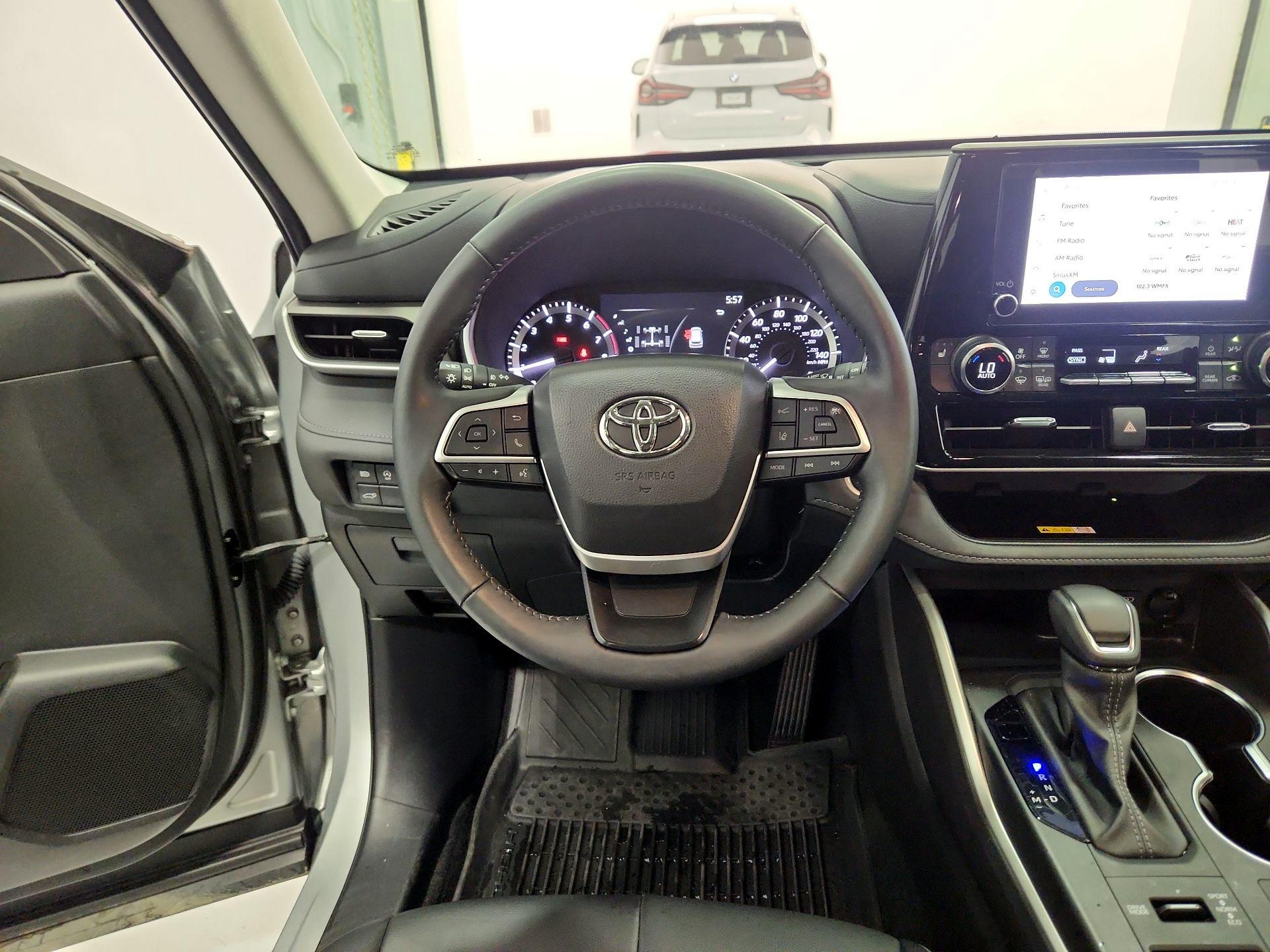 Thumbnail: 2024 Toyota Highlander - 10