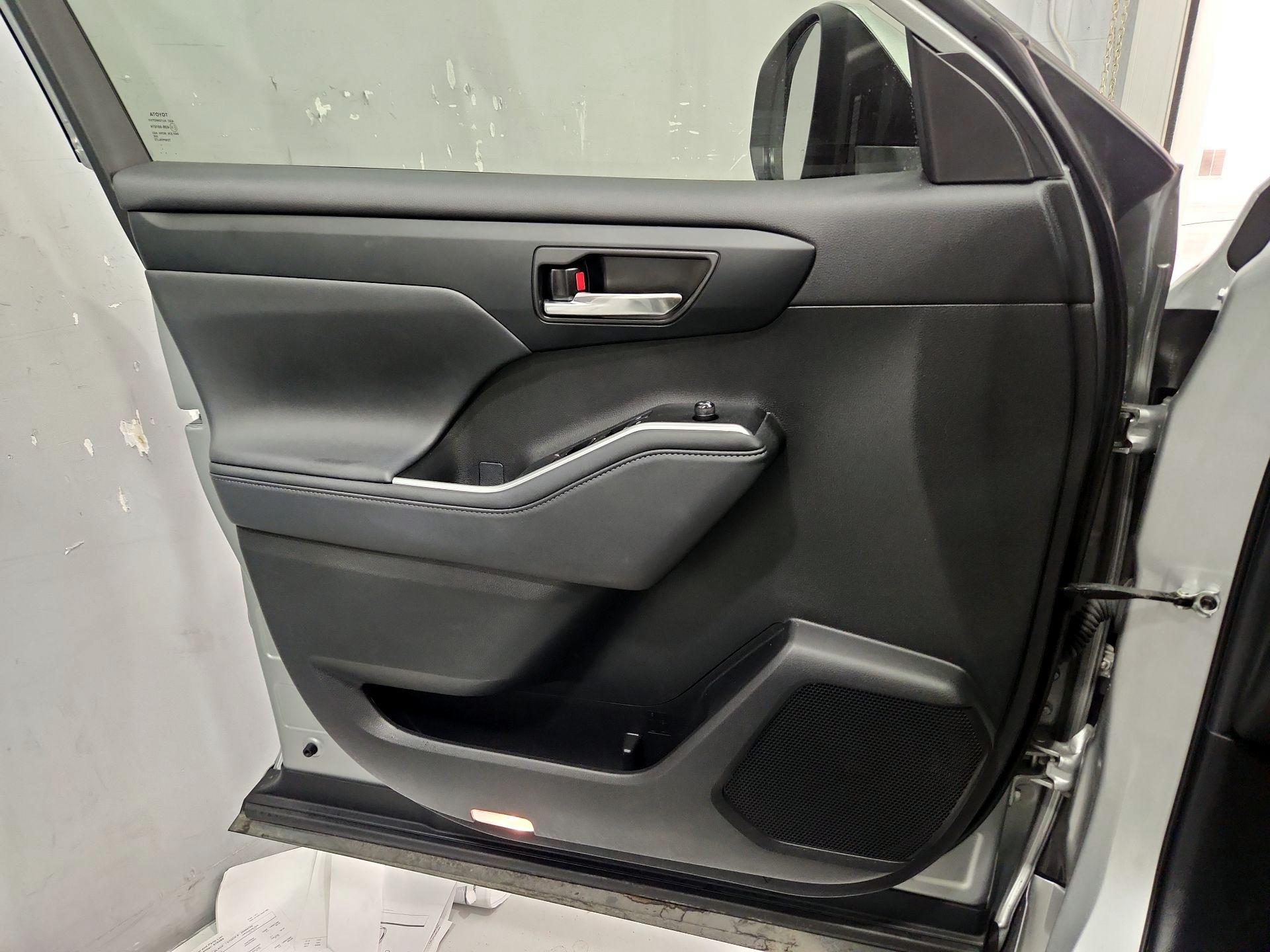 Thumbnail: 2024 Toyota Highlander - 12