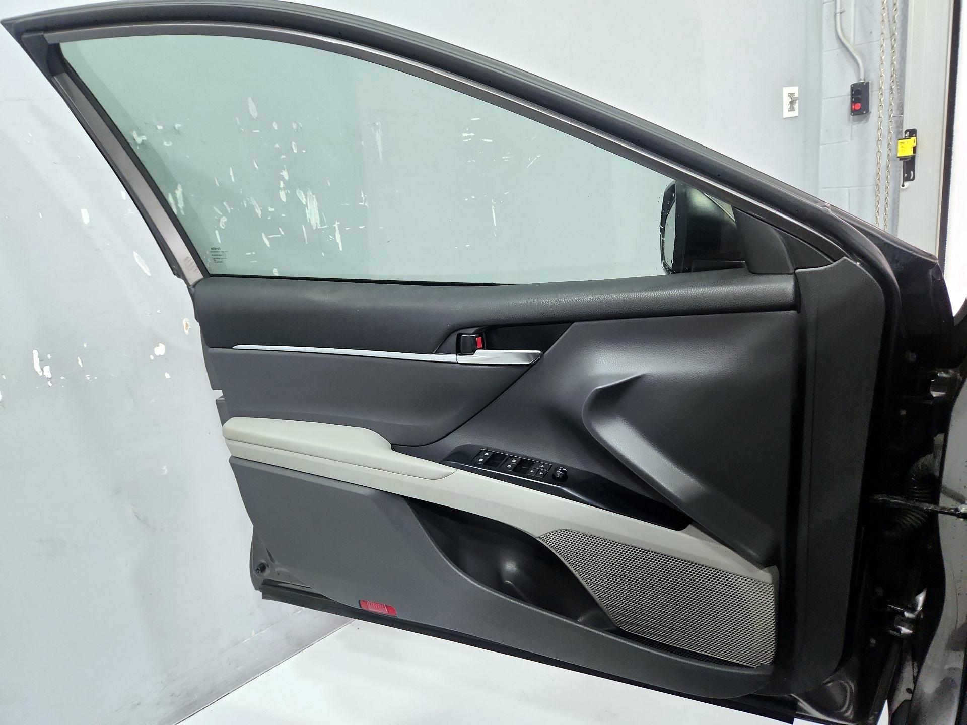 Thumbnail: 2020 Toyota Camry - 12