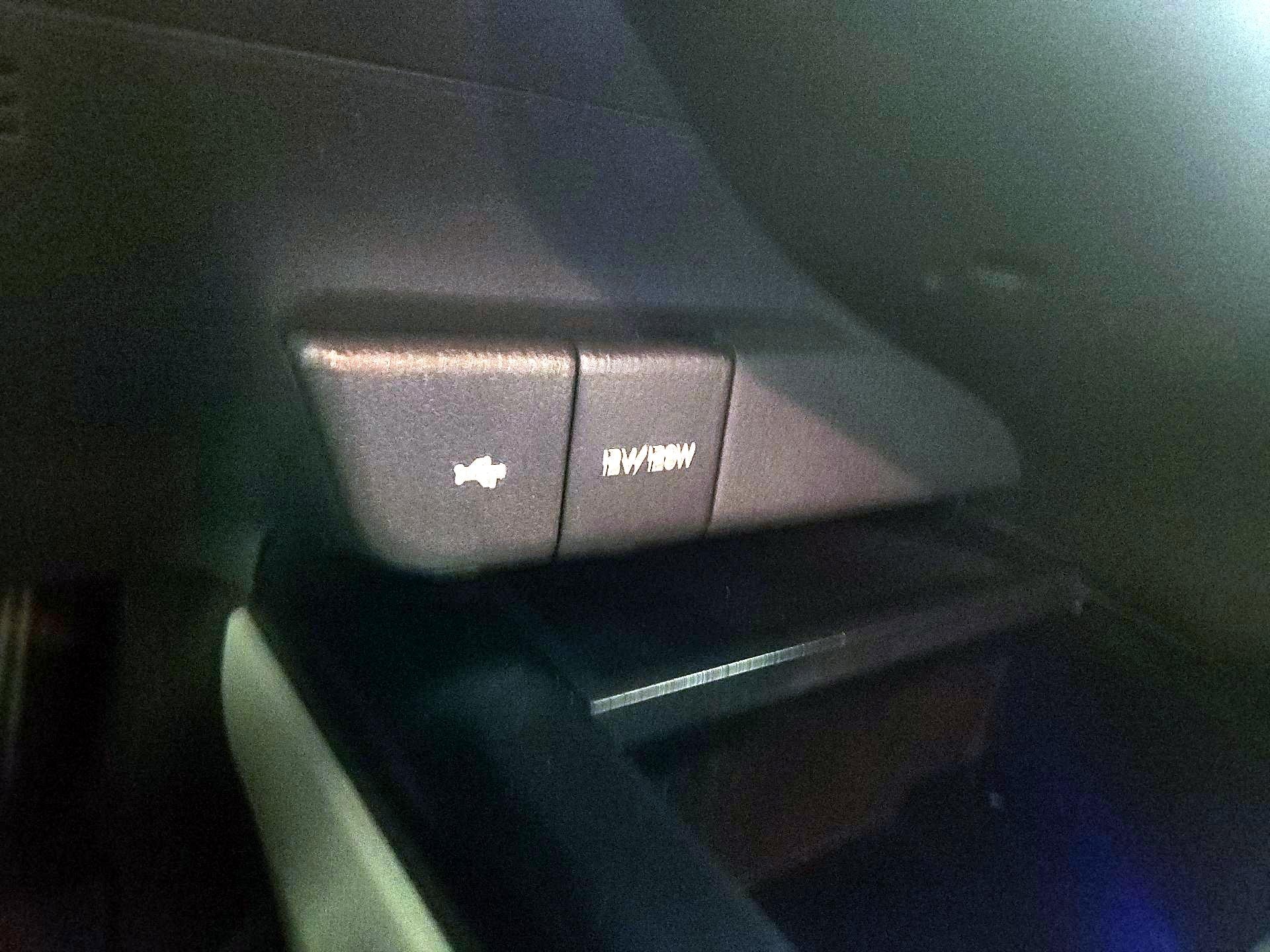 Thumbnail: 2020 Toyota Camry - 18