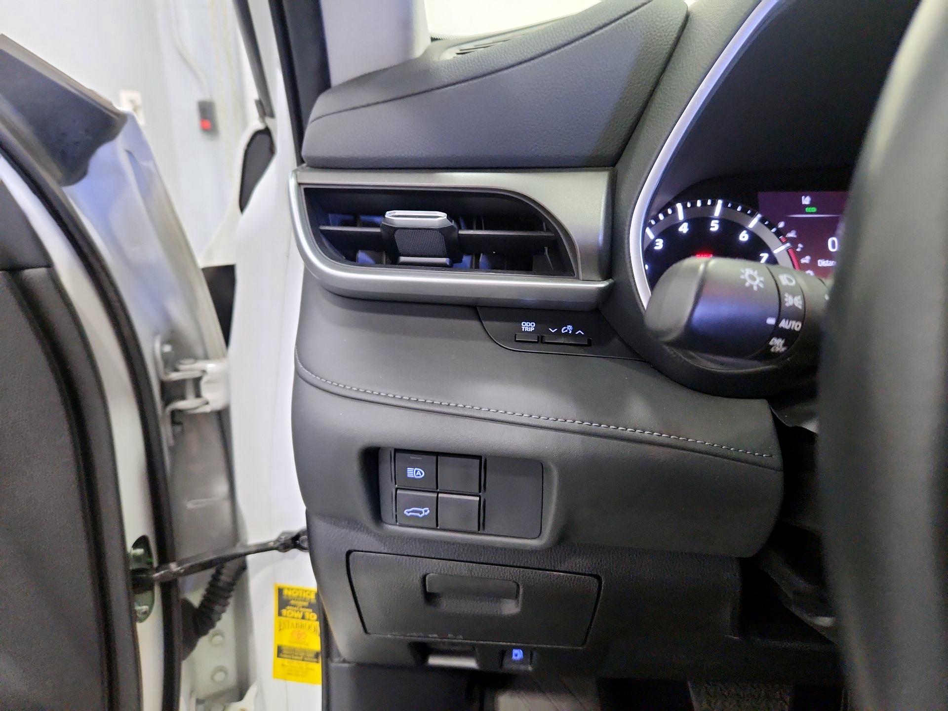 Thumbnail: 2021 Toyota Highlander - 13