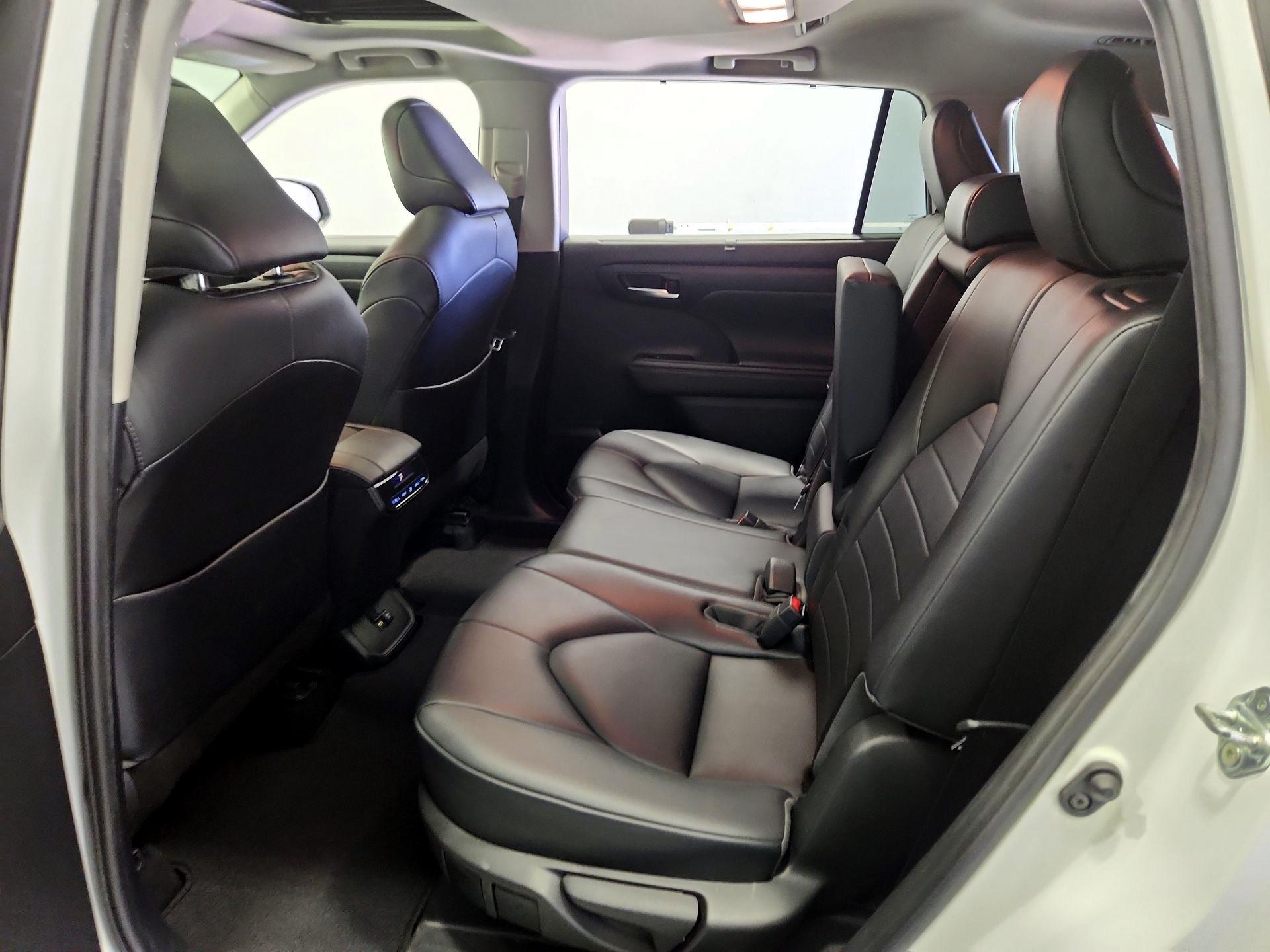 Thumbnail: 2021 Toyota Highlander - 20