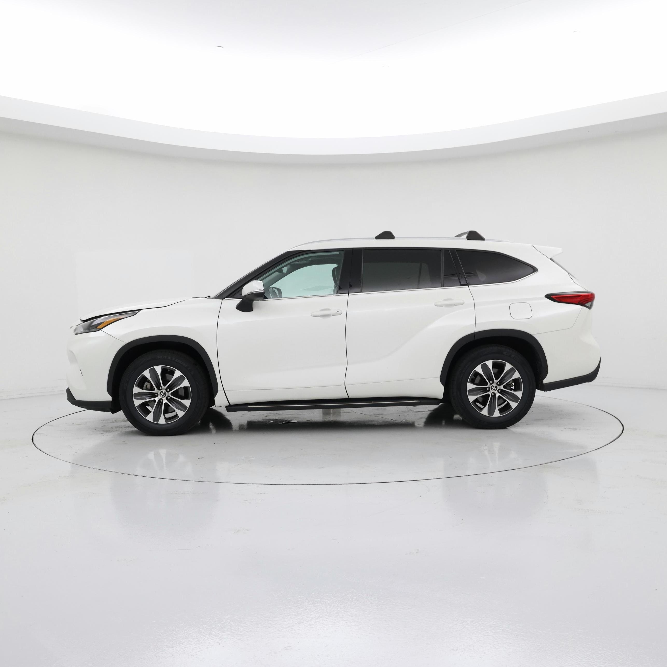 Thumbnail: 2021 Toyota Highlander - 3